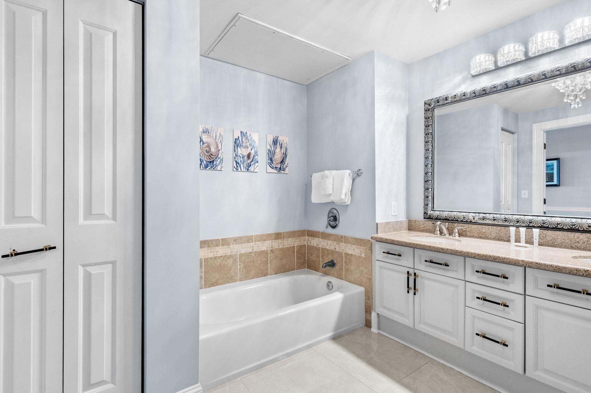 8121 Amalfi Pl. Property Photo 34