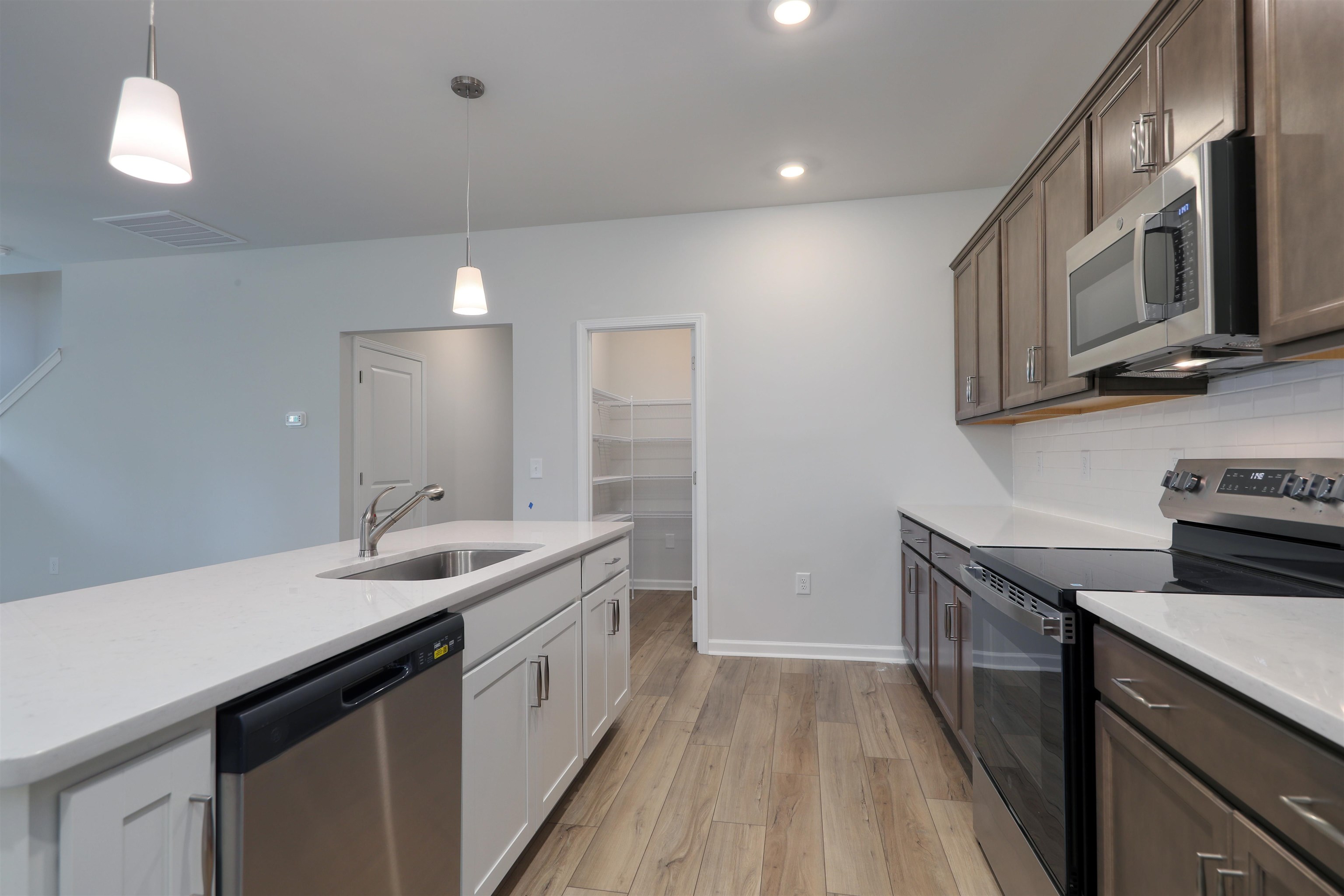 423 Atamasco Ct. Property Photo 4