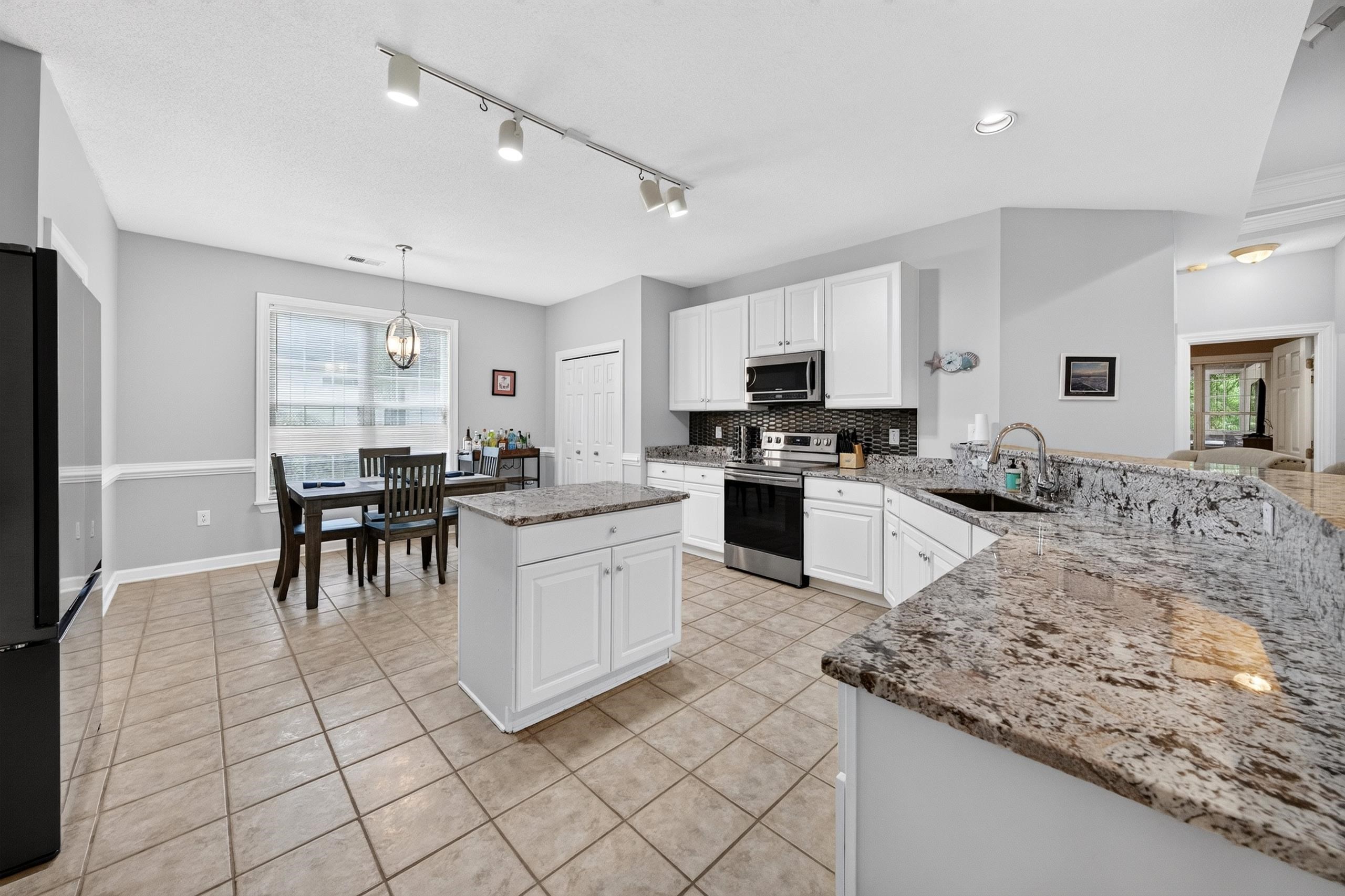 48 Alexander Glennie Dr. Property Photo 8