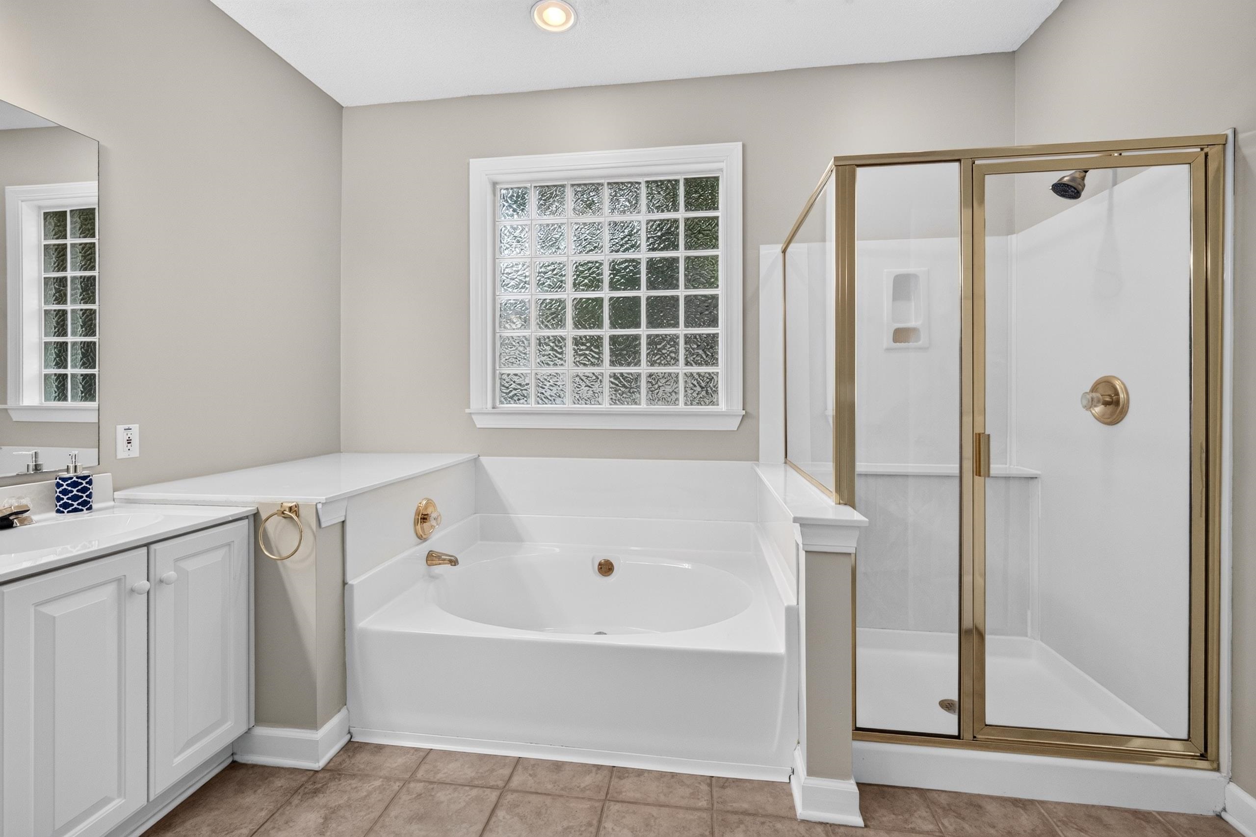 48 Alexander Glennie Dr. Property Photo 18