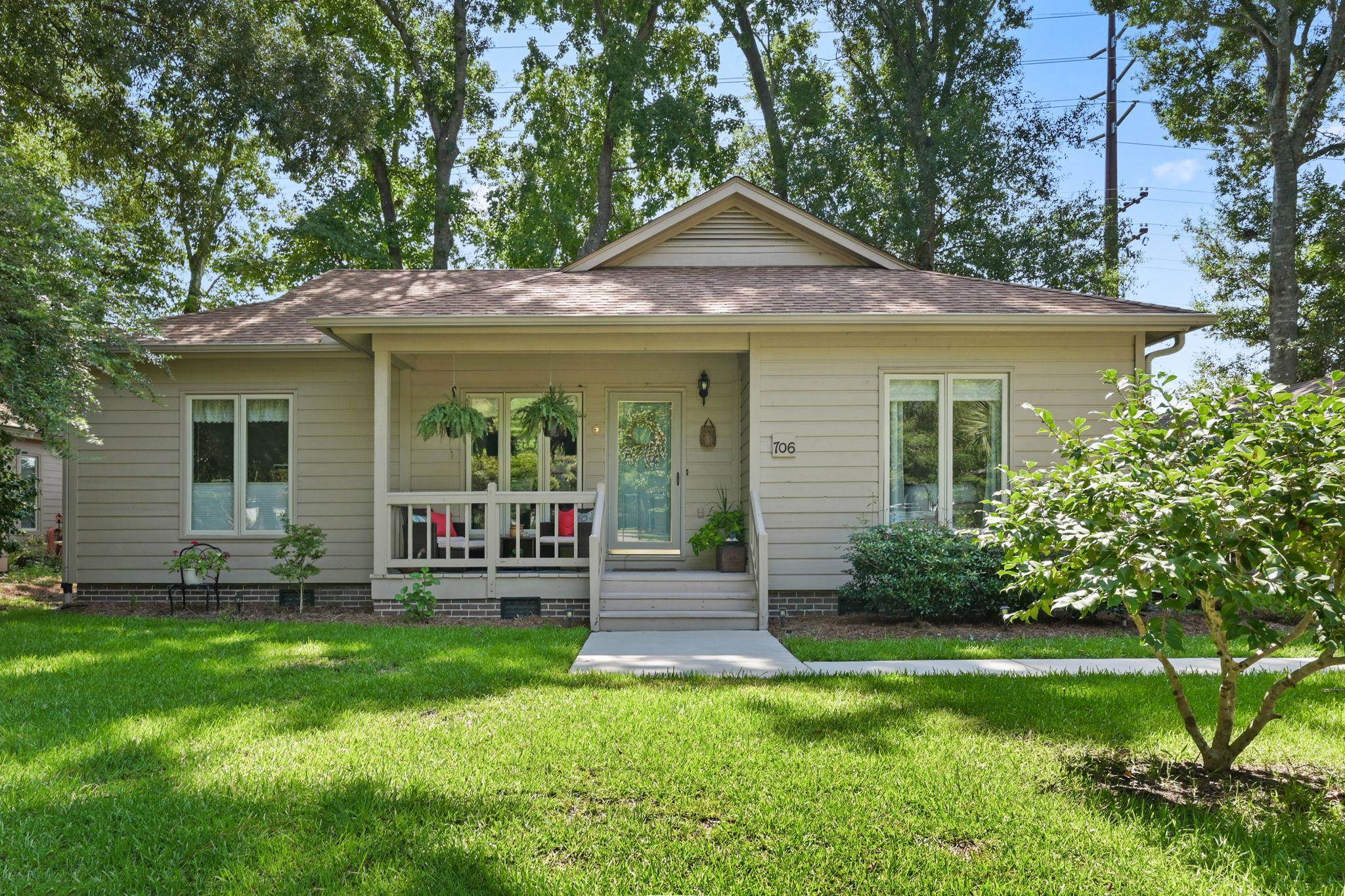 706 Courtney Ct. Property Photo 1