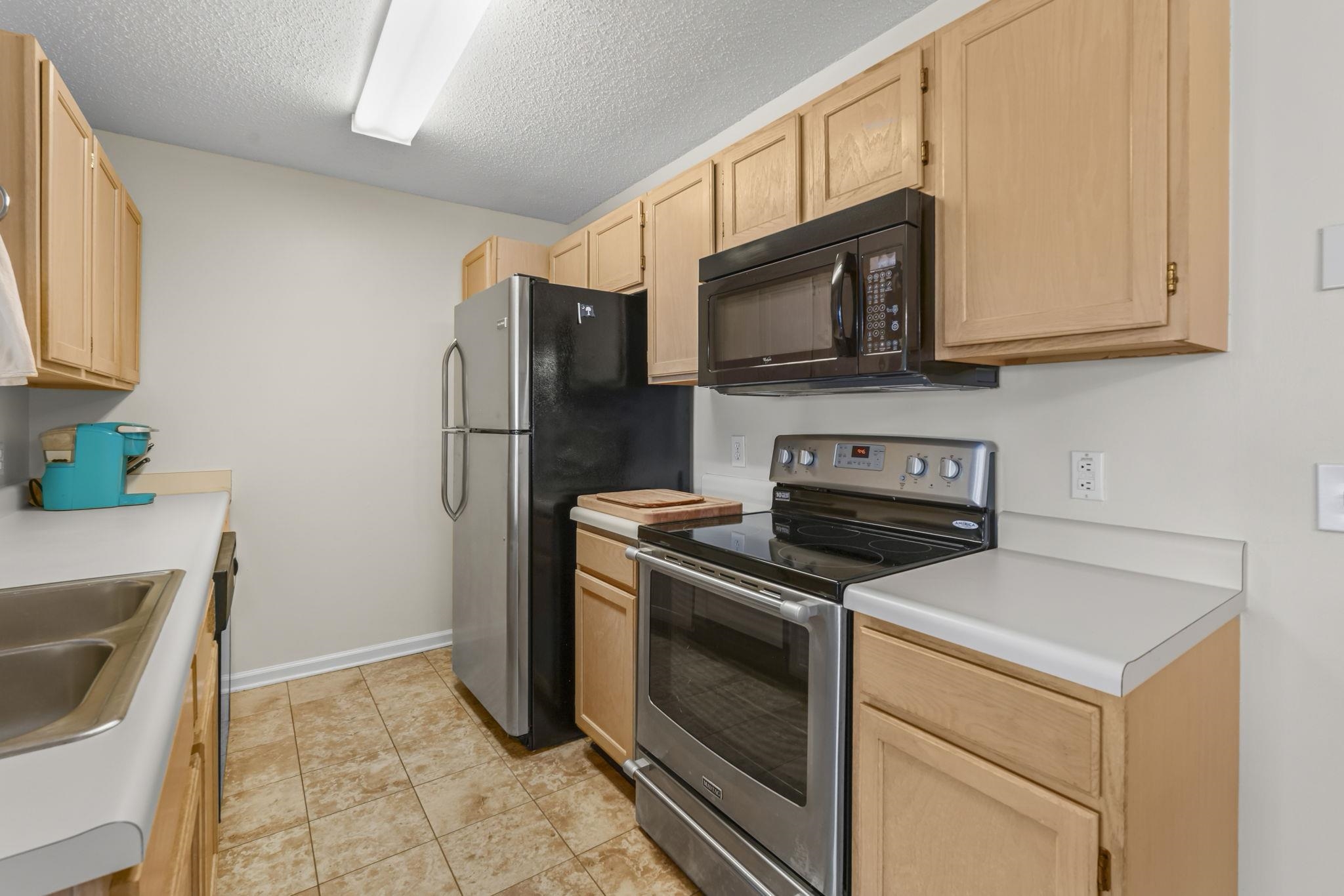 2268 Essex Dr. Property Photo 6