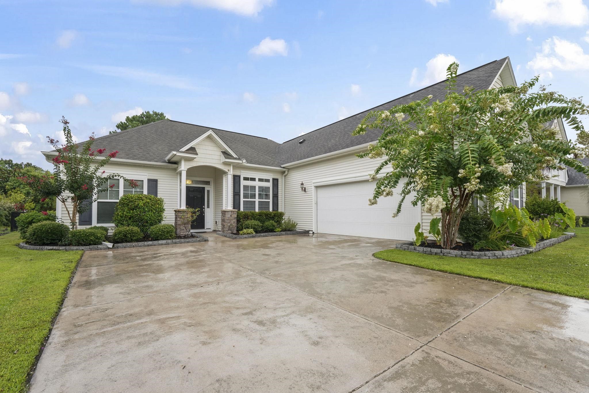 348 Esher Ct. Property Photo 3