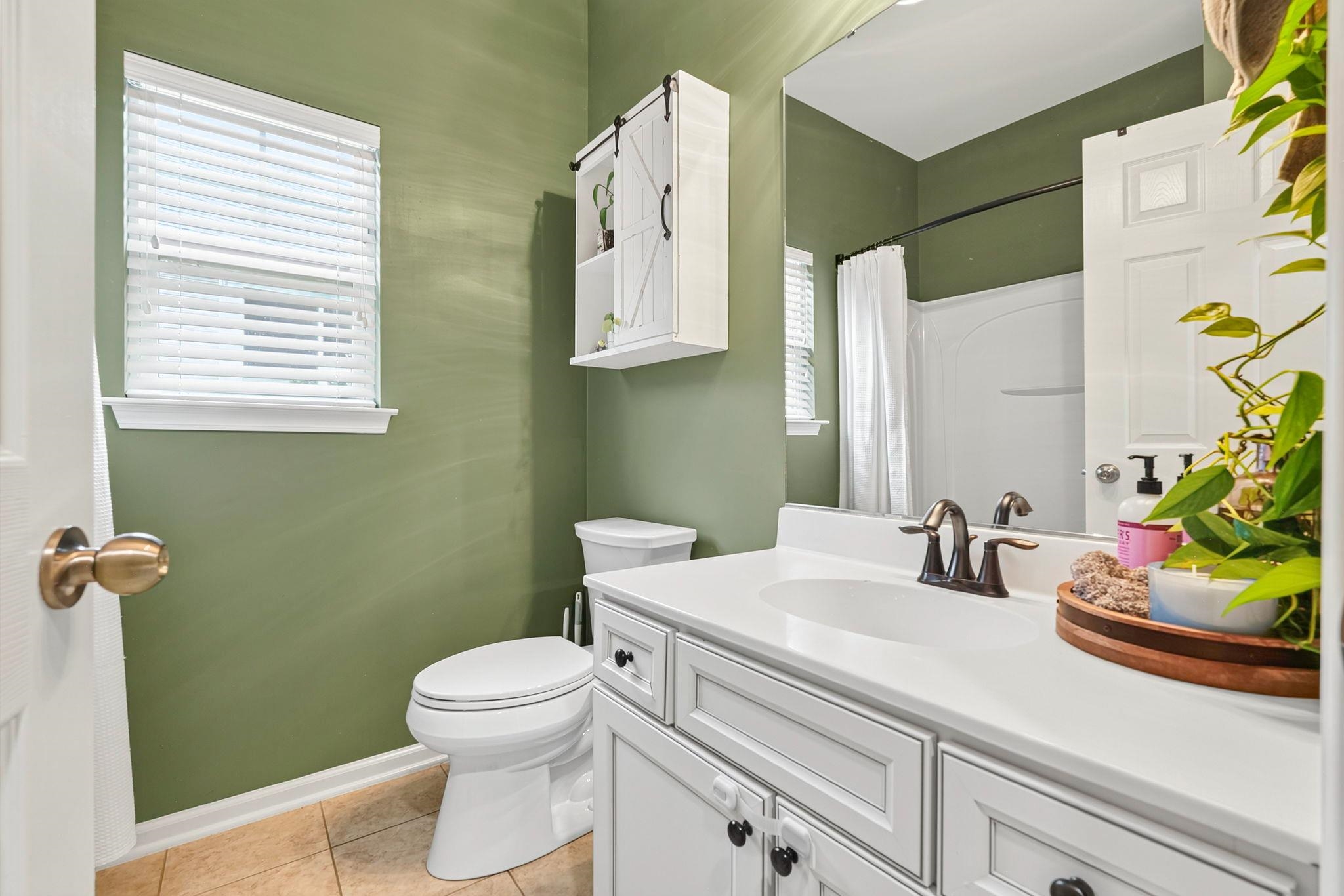 348 Esher Ct. Property Photo 6