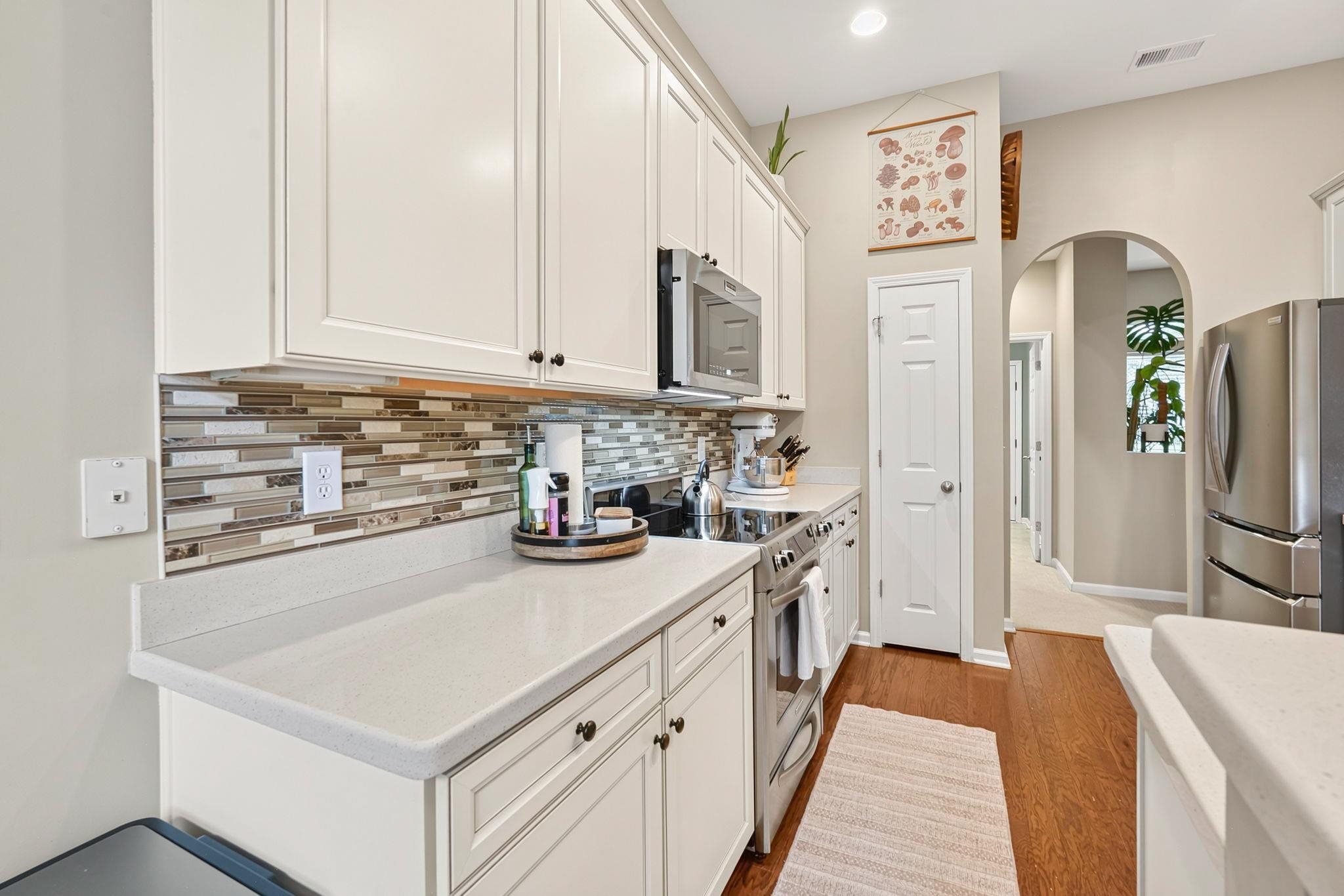 348 Esher Ct. Property Photo 18