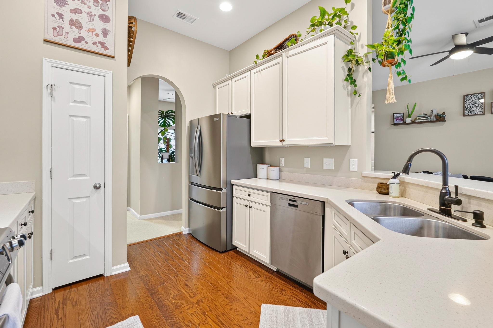 348 Esher Ct. Property Photo 19