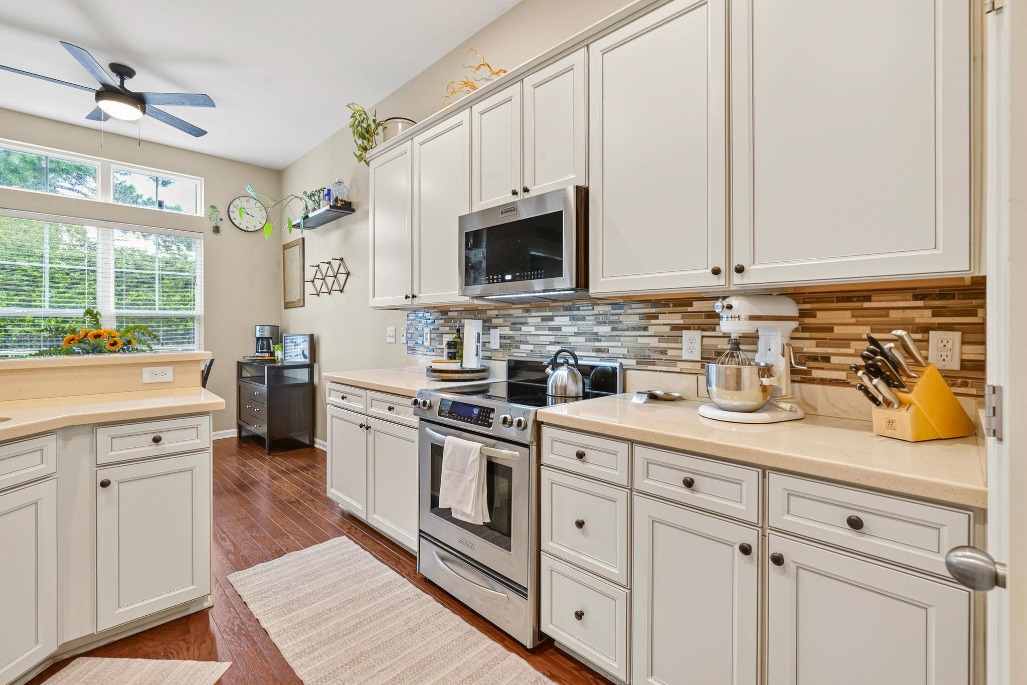 348 Esher Ct. Property Photo 20