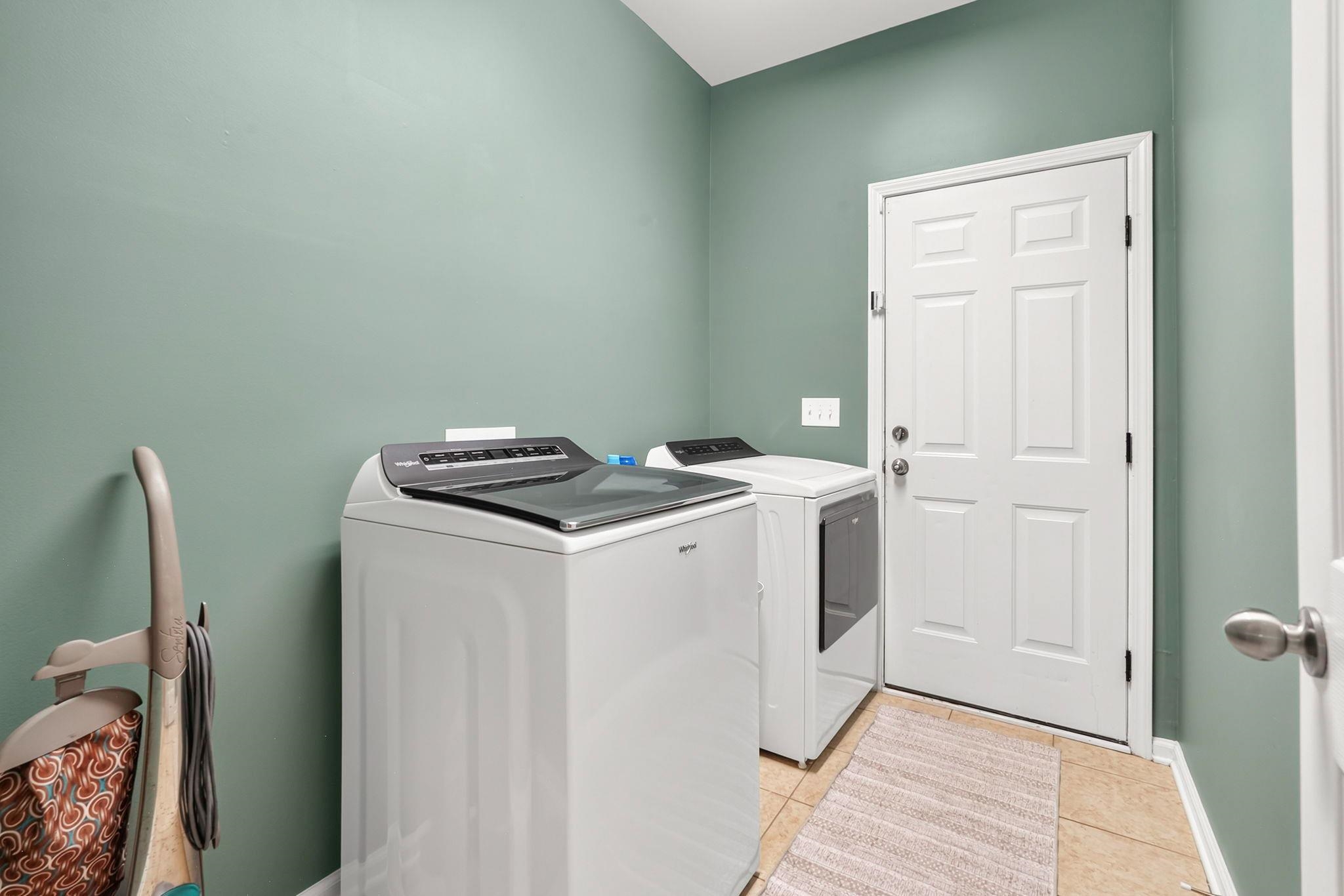 348 Esher Ct. Property Photo 24