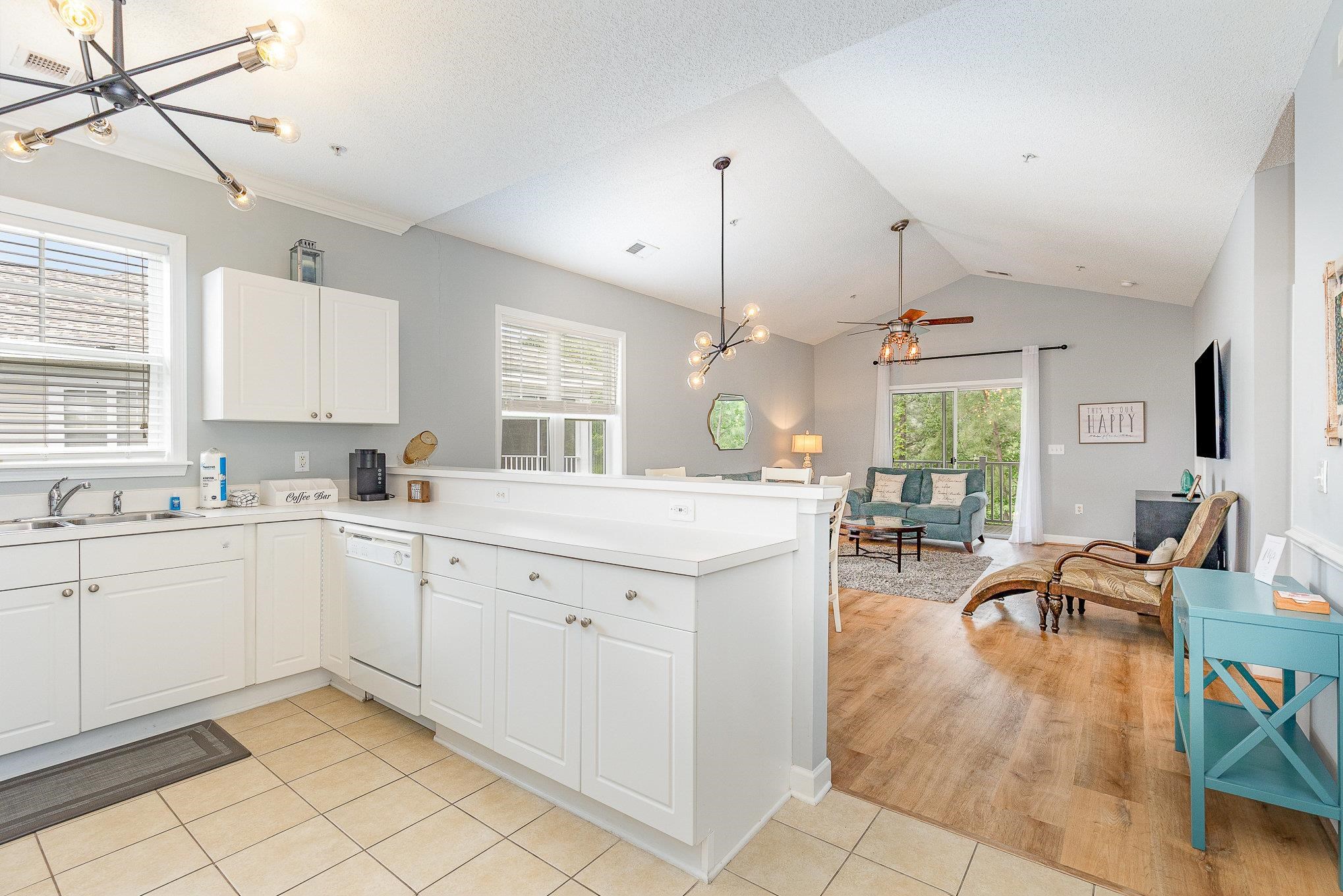 6253 Catalina Dr. Property Photo 6