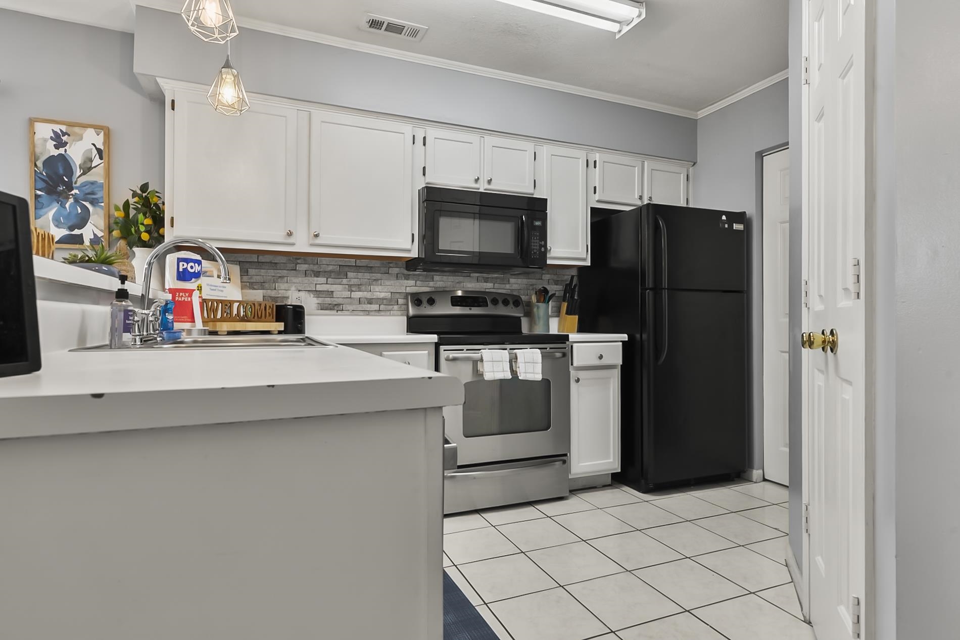 589 Blue River Ct. Property Photo 8