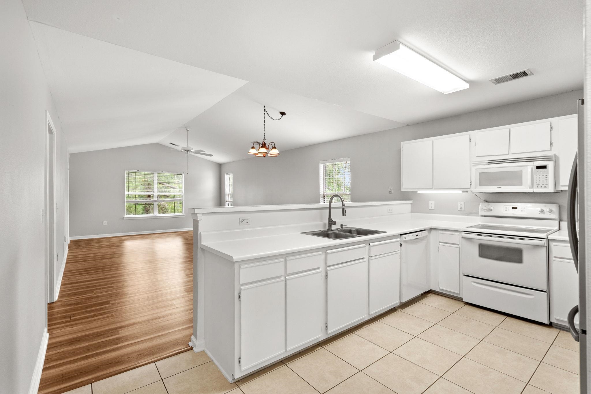 1208 River Oaks Dr. Property Photo 6