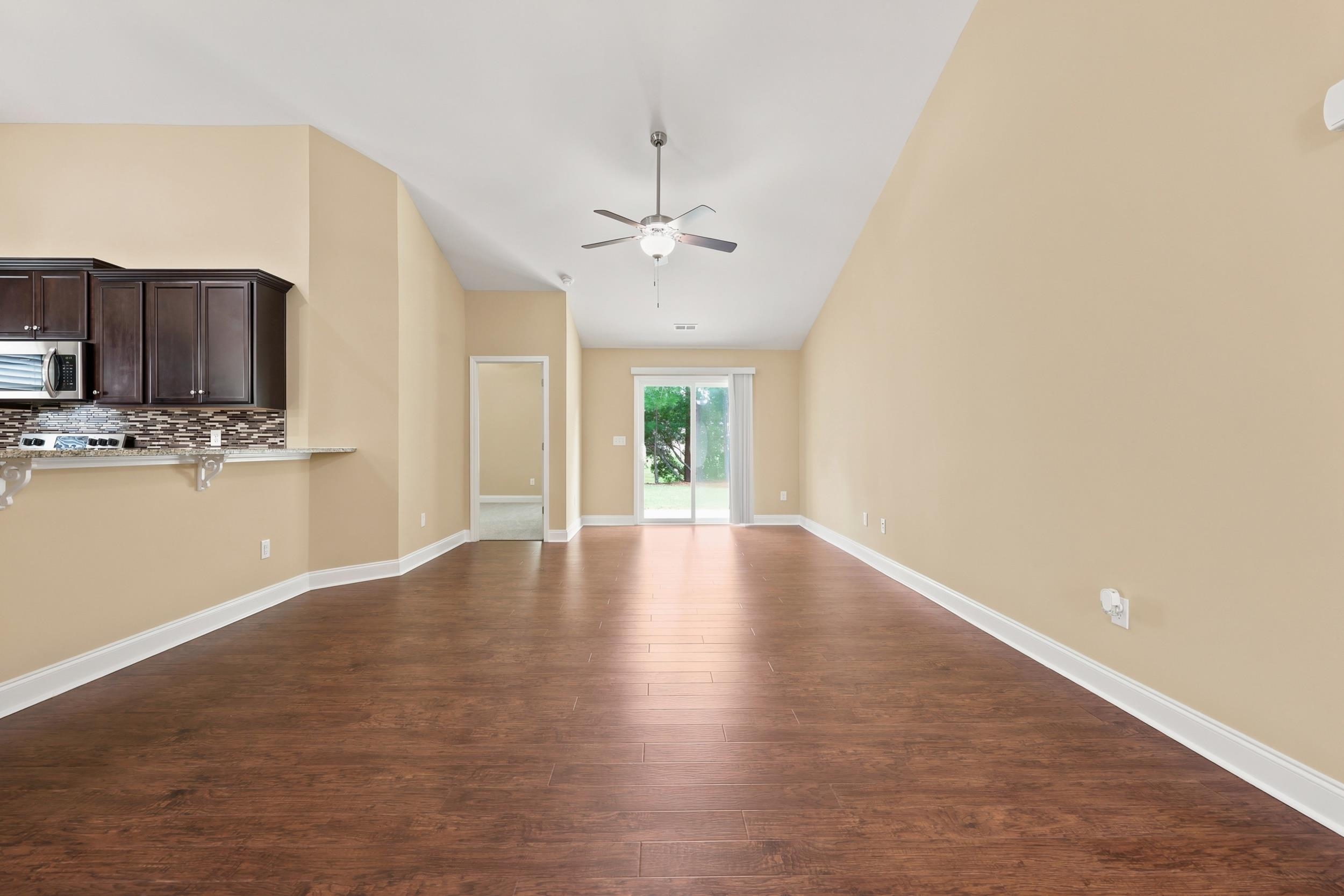 920 Foxtail Dr. Property Photo 6