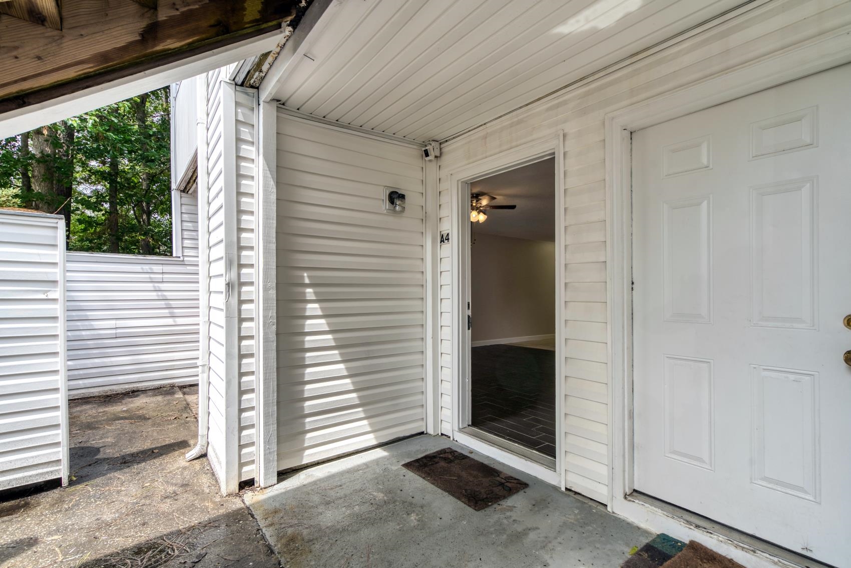 401 Cambridge Circle Property Photo 3