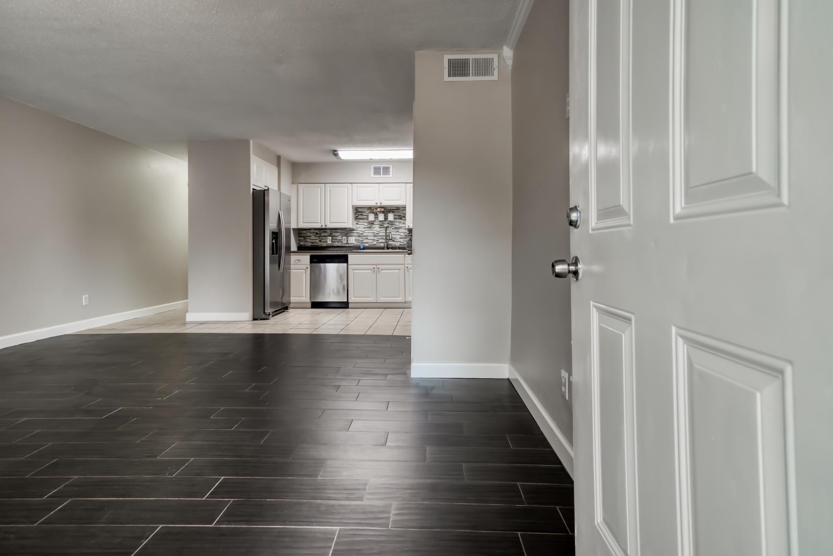 401 Cambridge Circle Property Photo 5