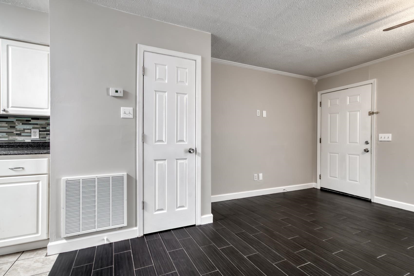 401 Cambridge Circle Property Photo 12