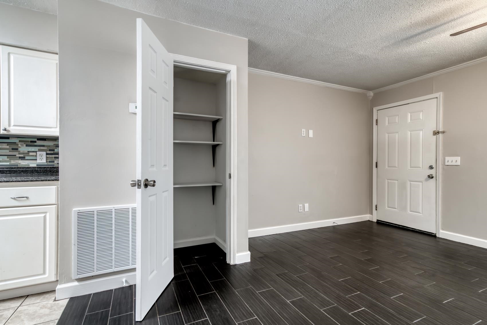401 Cambridge Circle Property Photo 13