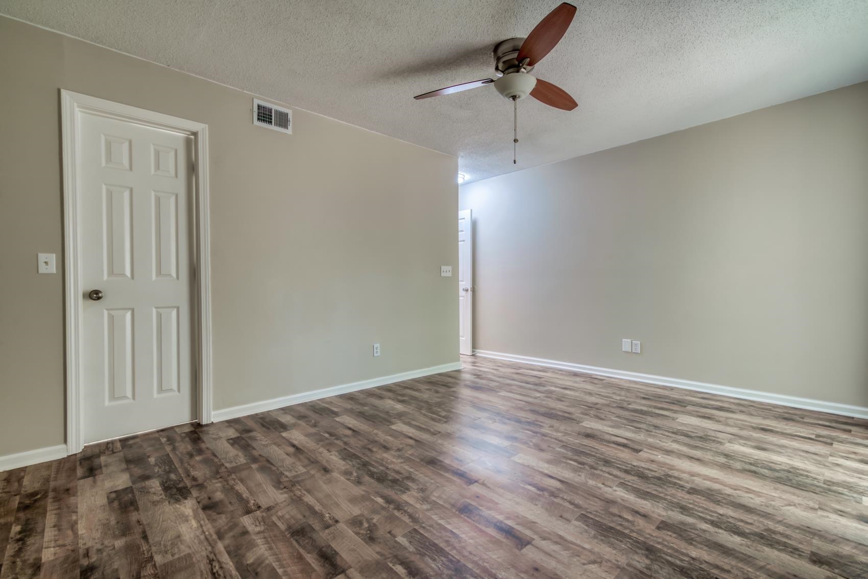 401 Cambridge Circle Property Photo 16