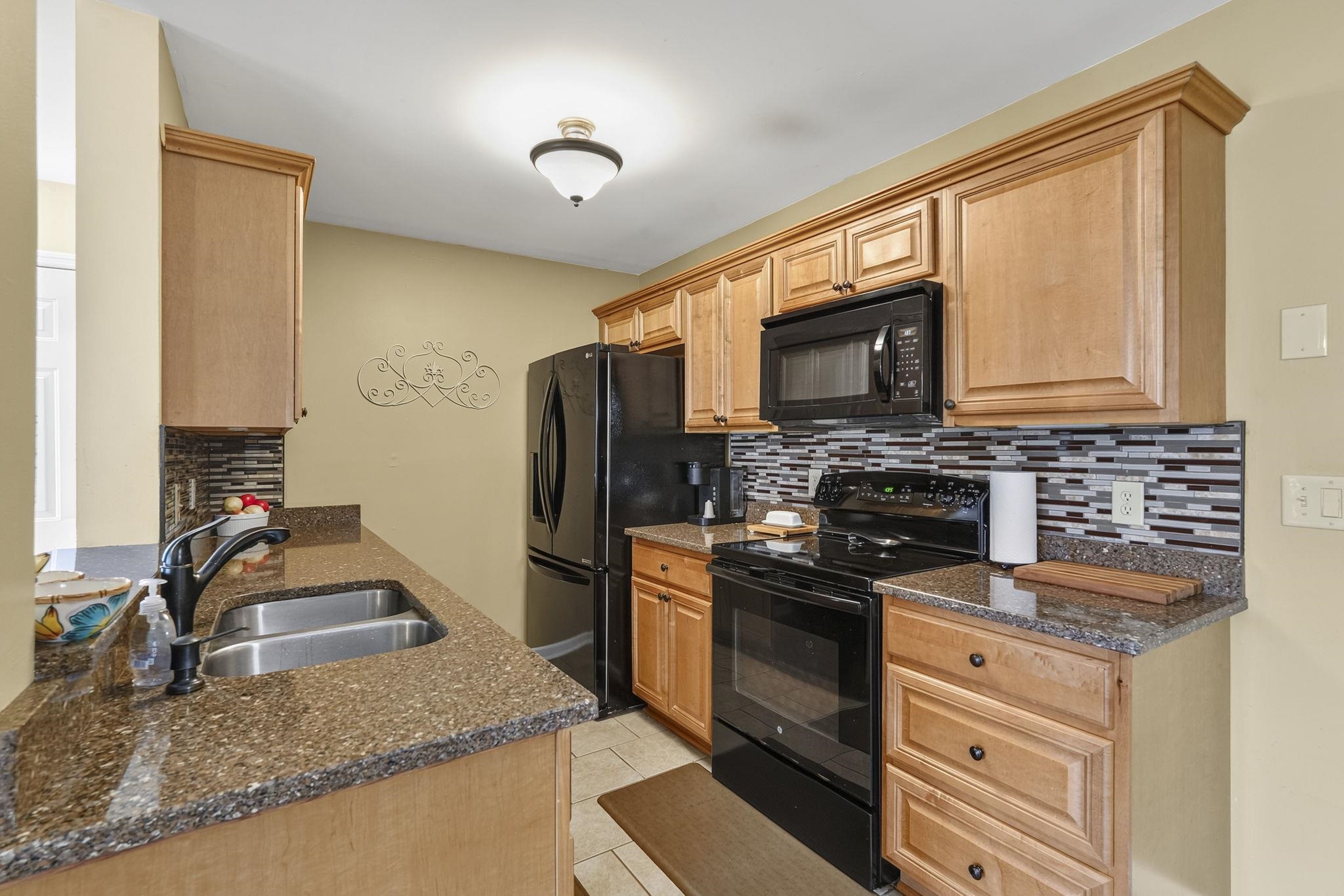 2225 Clearwater Dr. Property Photo 16