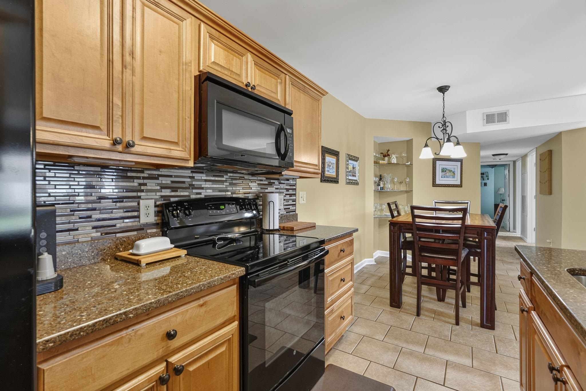 2225 Clearwater Dr. Property Photo 19