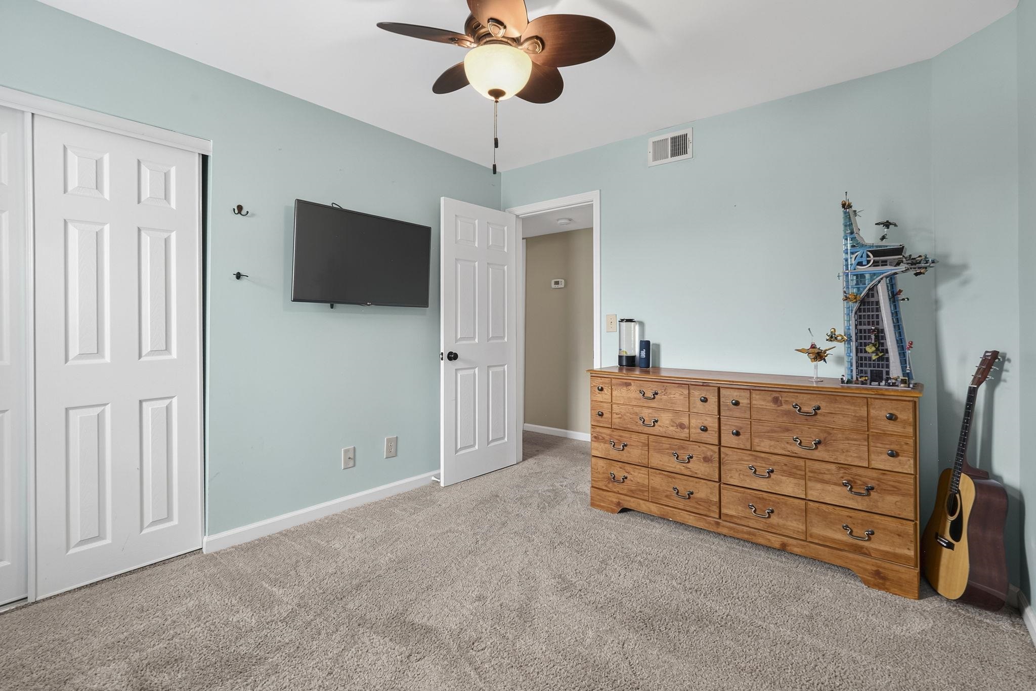 2225 Clearwater Dr. Property Photo 25