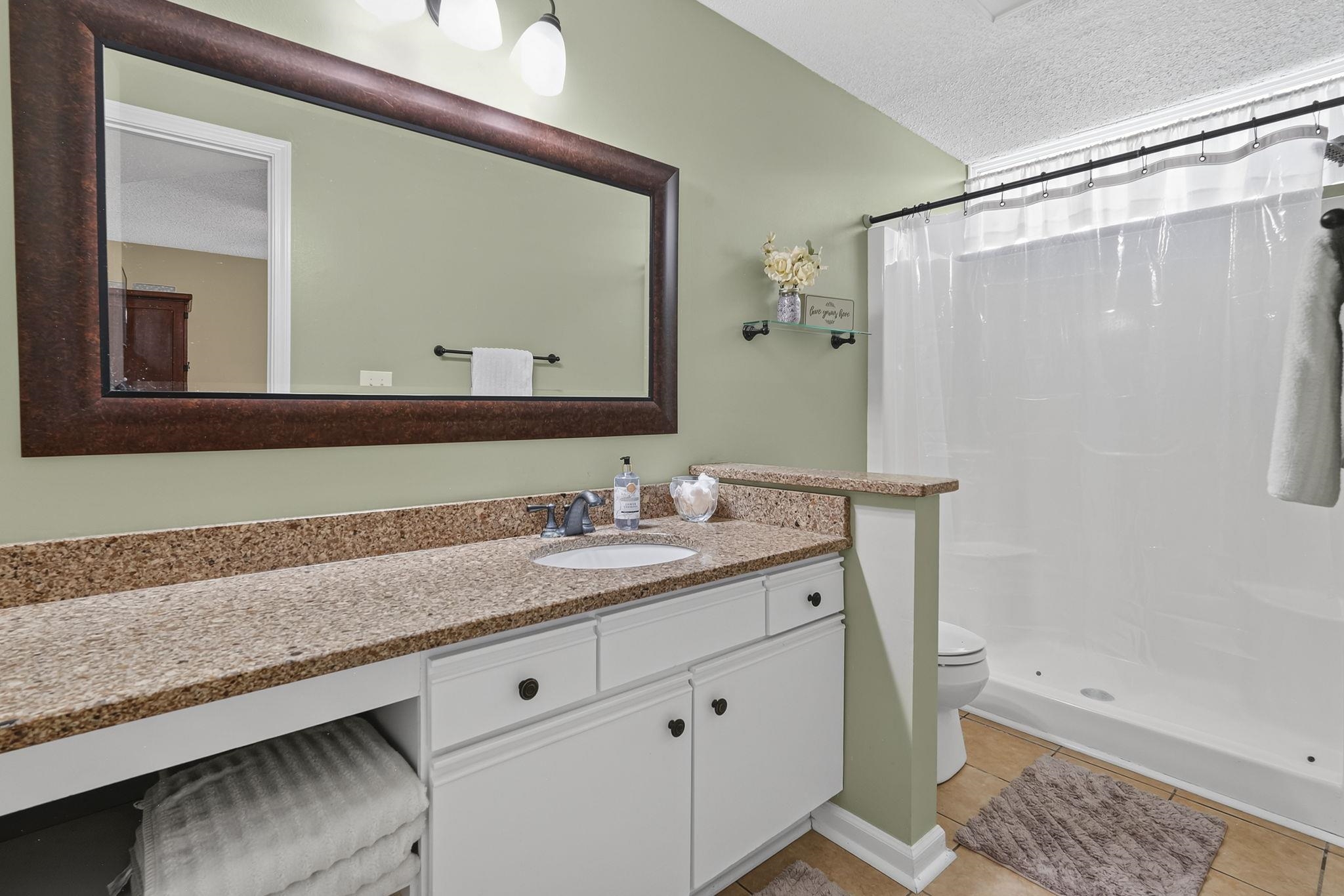 2225 Clearwater Dr. Property Photo 26