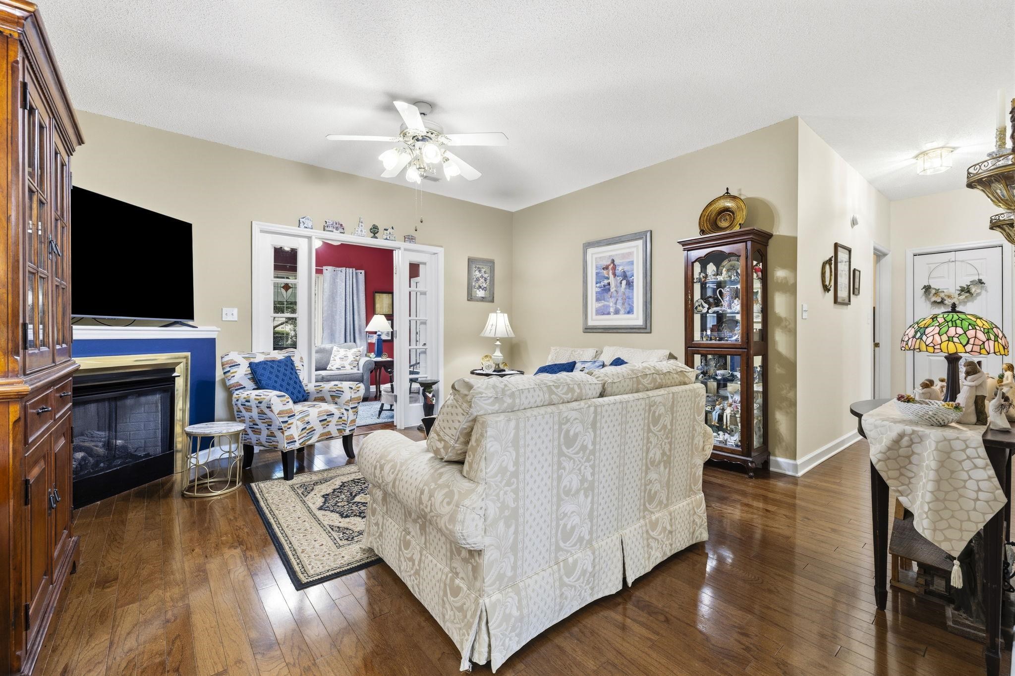400 Willow Green Dr. Property Photo 4