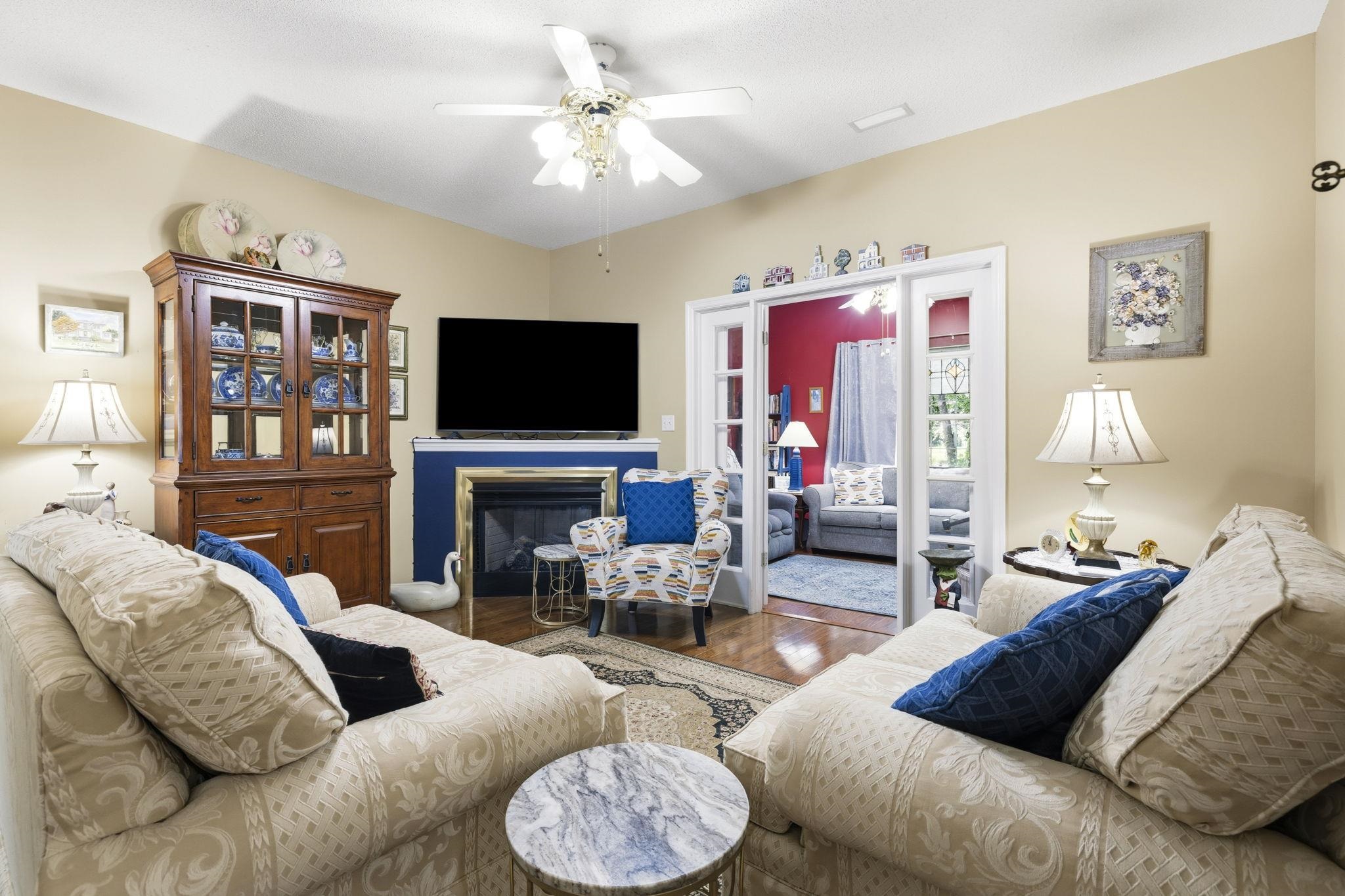 400 Willow Green Dr. Property Photo 5