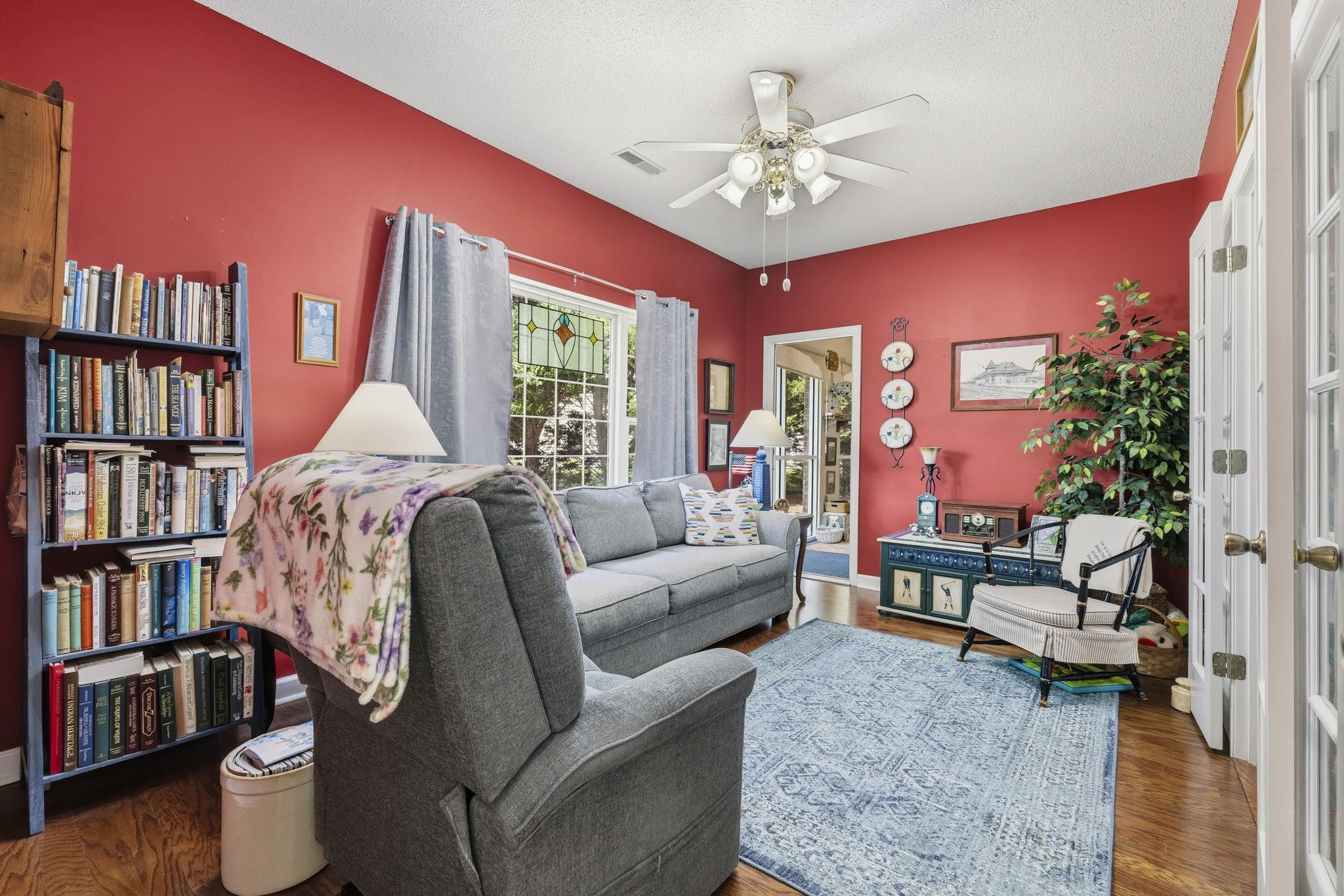 400 Willow Green Dr. Property Photo 14