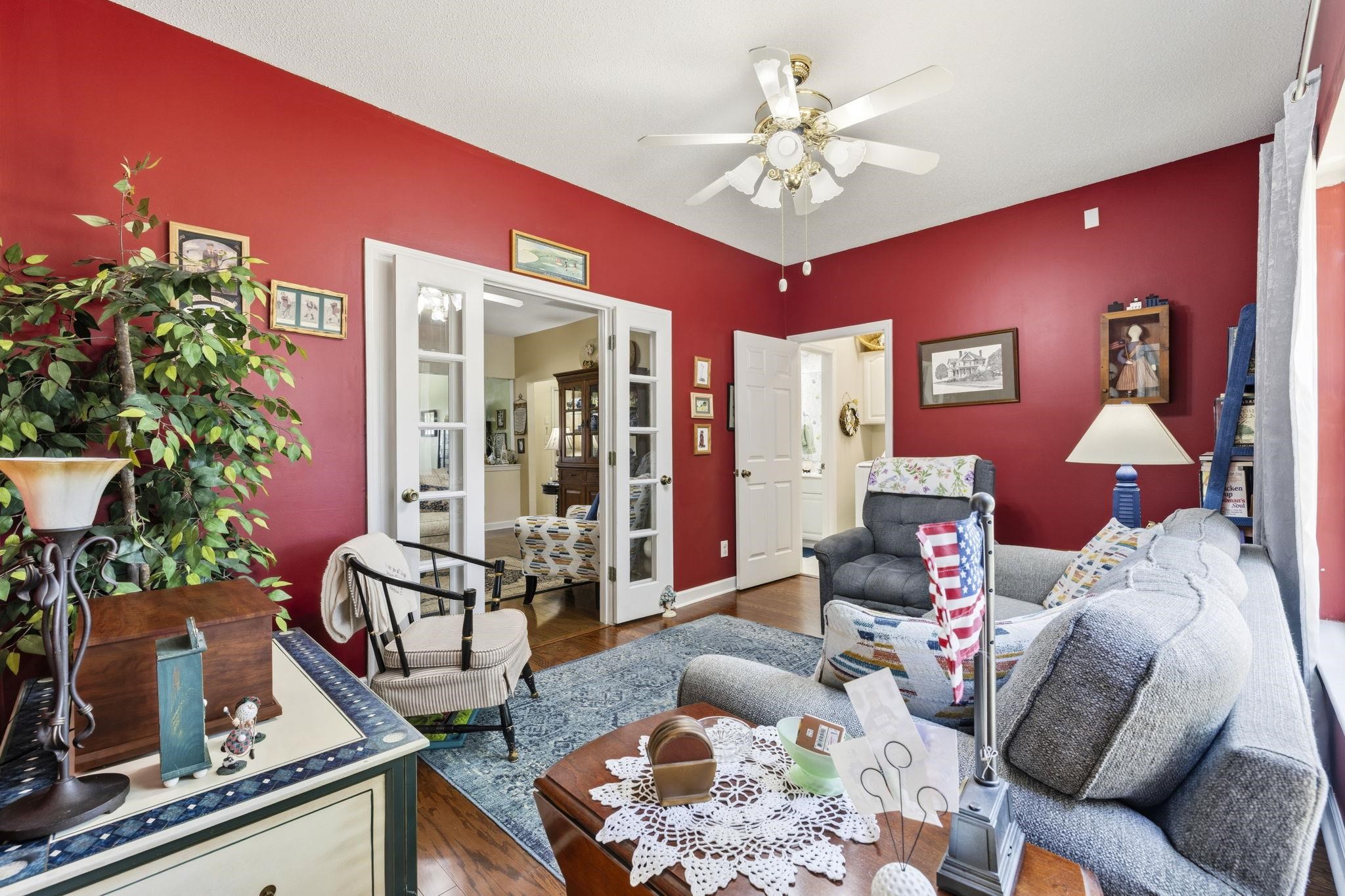 400 Willow Green Dr. Property Photo 15