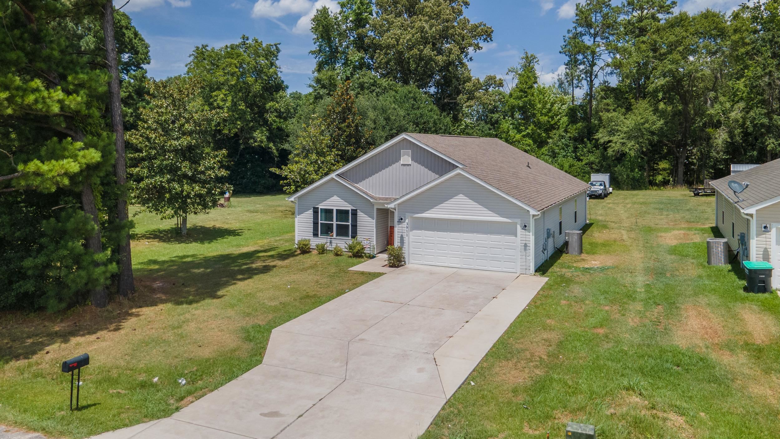 3911 Lake Dr. Property Photo 2