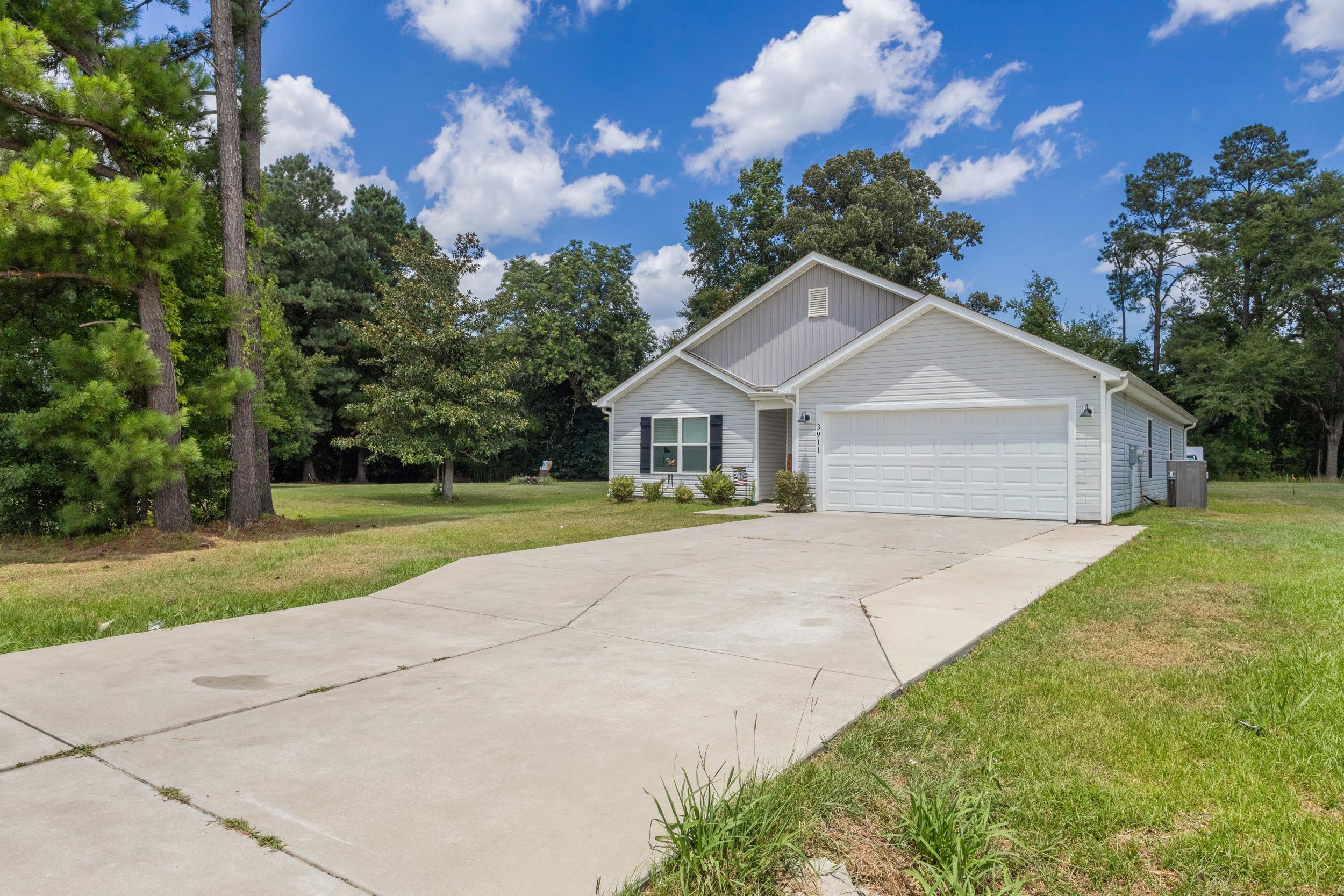3911 Lake Dr. Property Photo 8