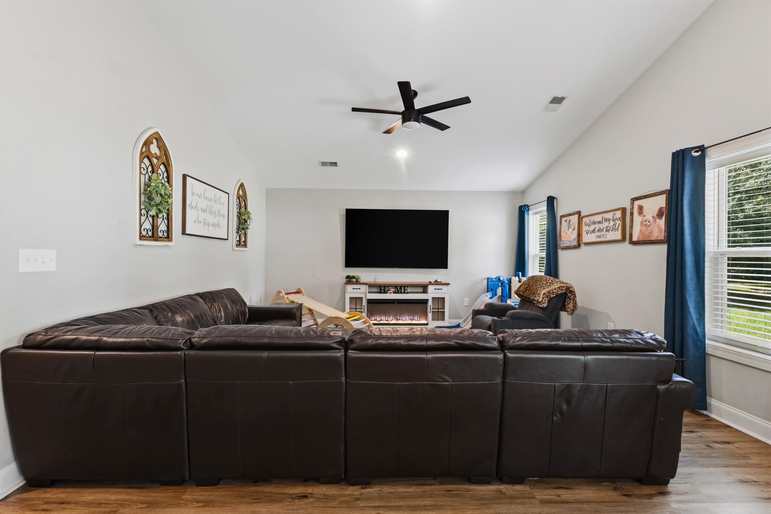 3911 Lake Dr. Property Photo 14