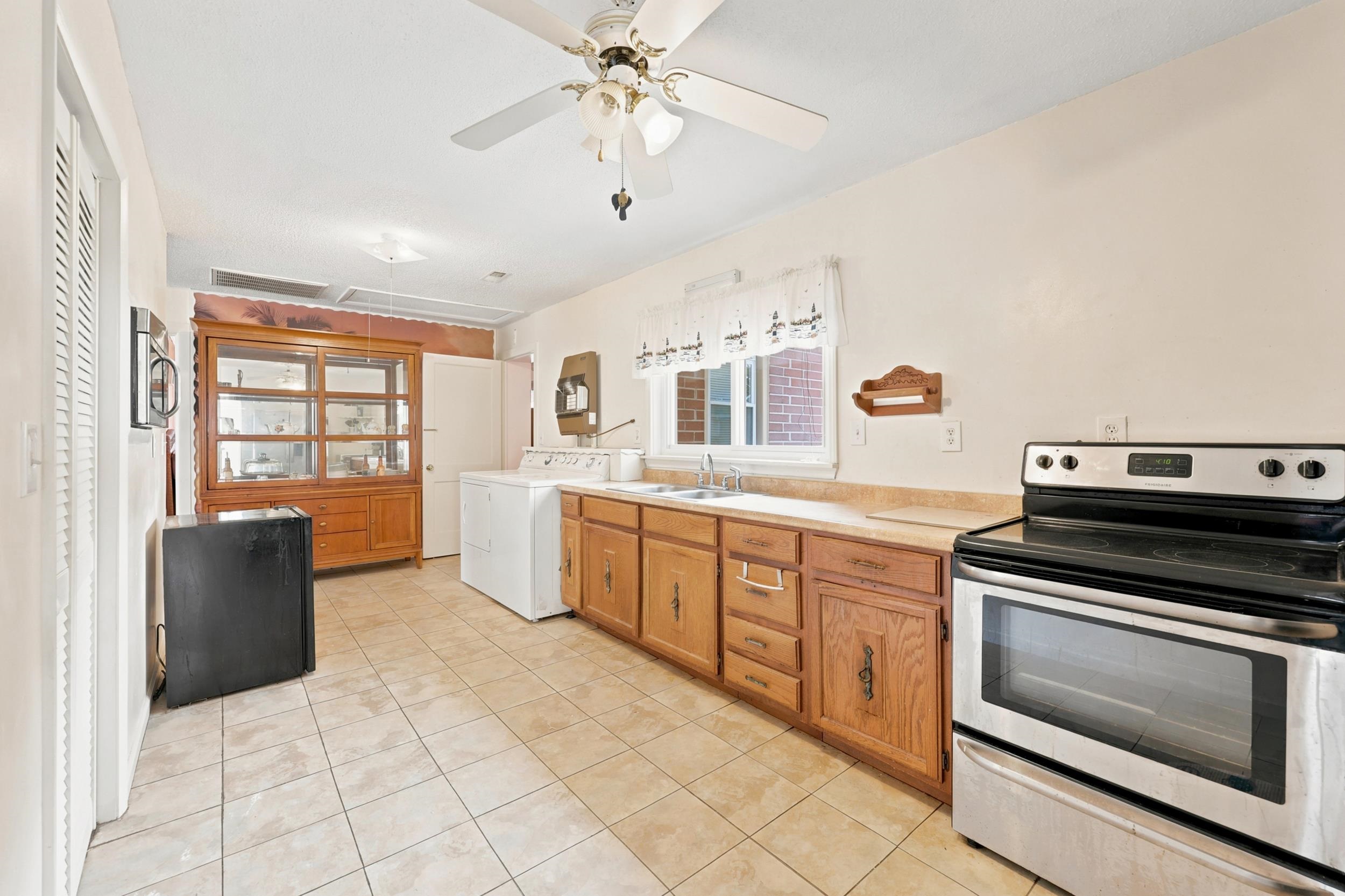 2702 Havens Dr. Property Photo 12