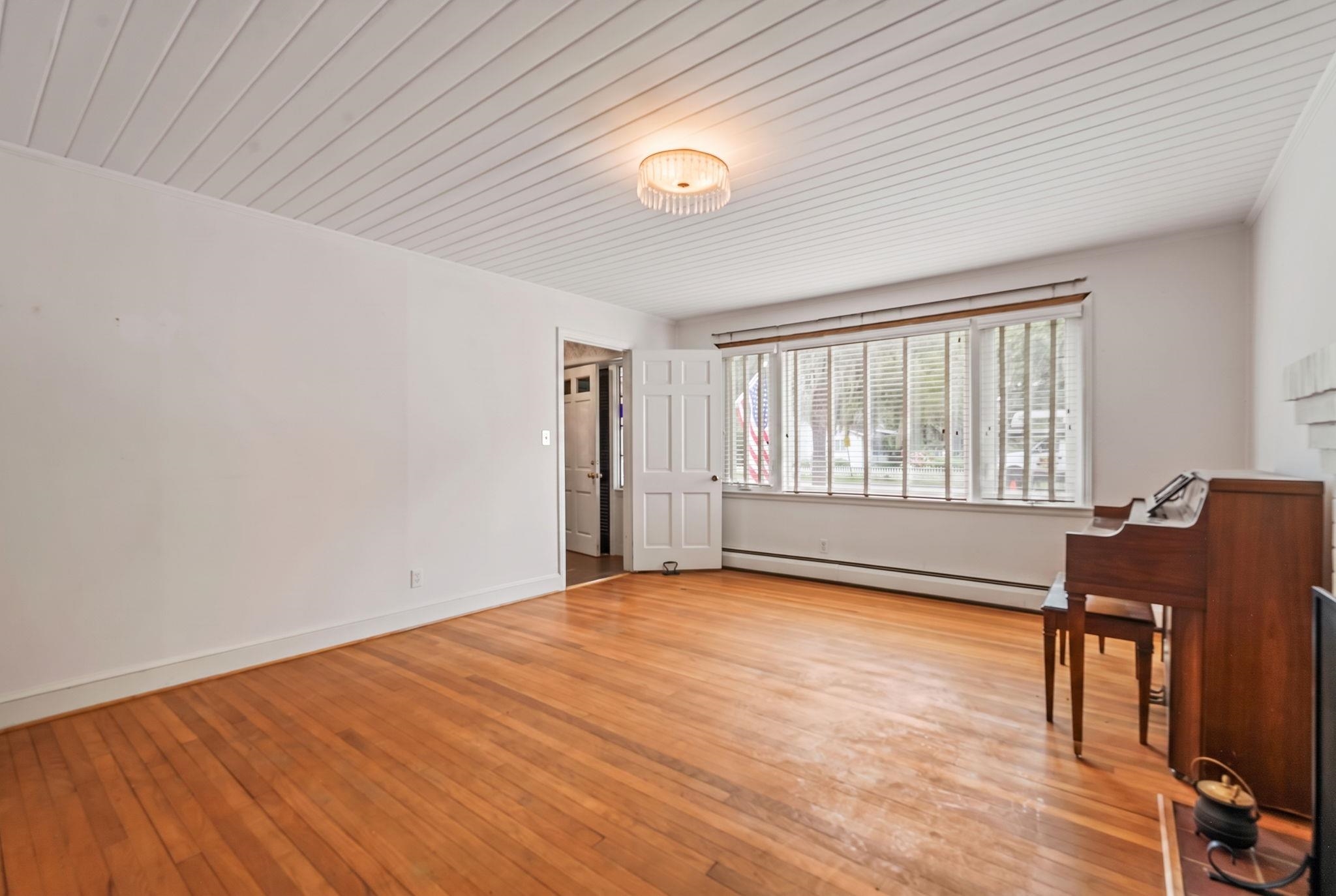 1302 9th Ave. Property Photo 6