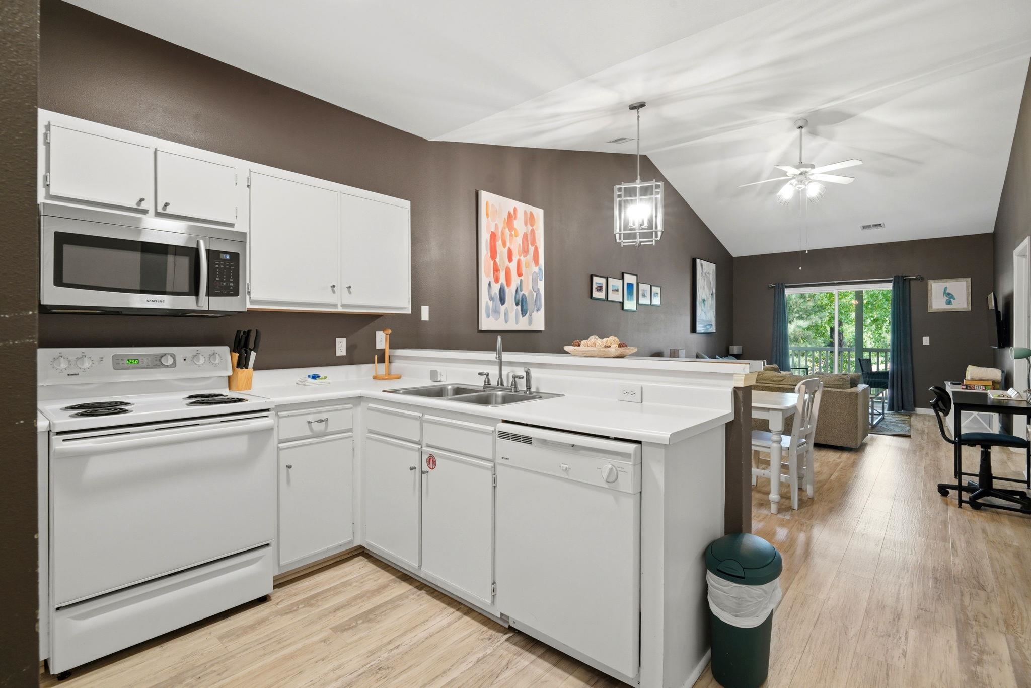 1302 River Oaks Dr. Property Photo 15