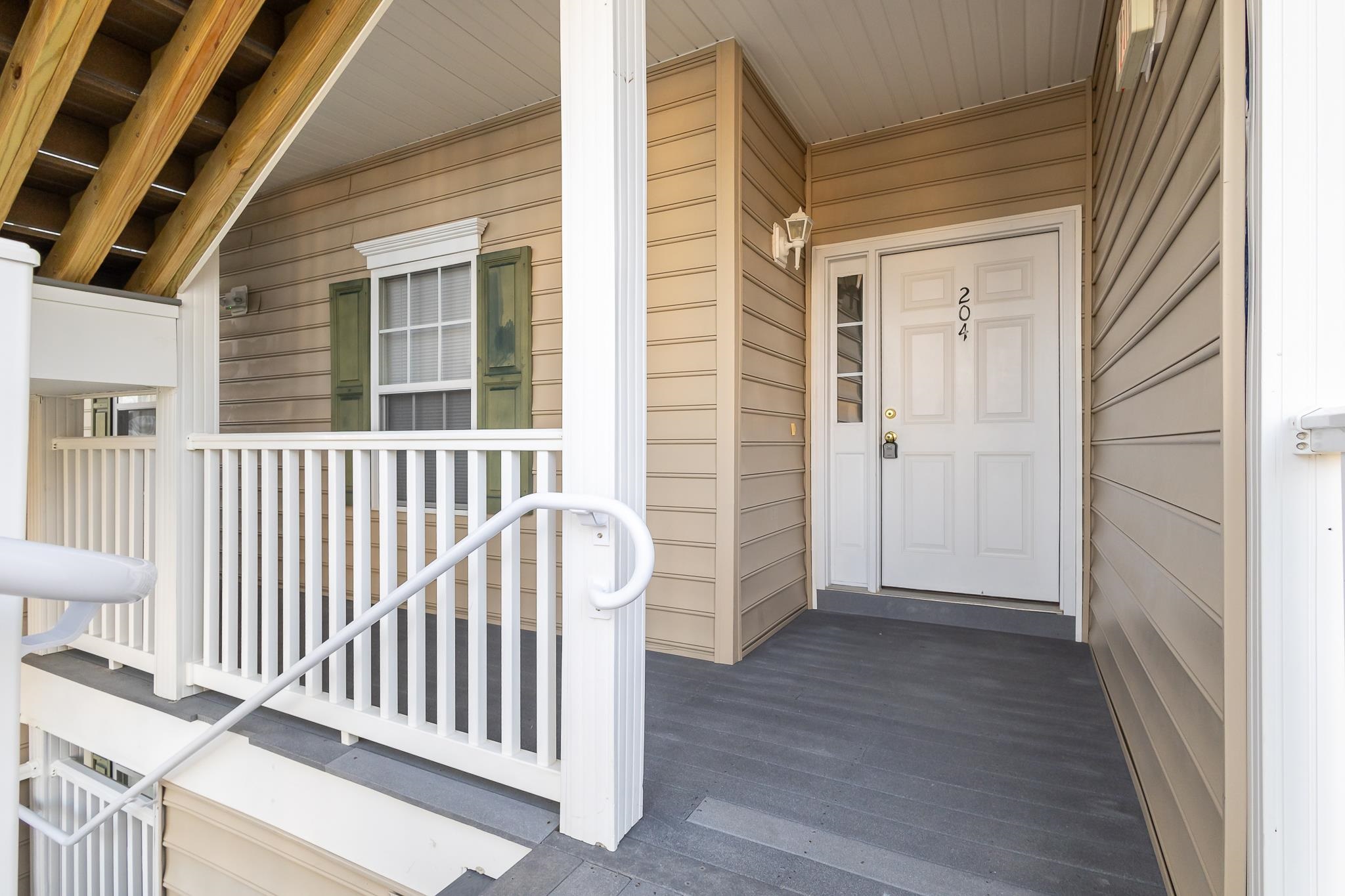 5828 Longwood Dr. Property Photo 5