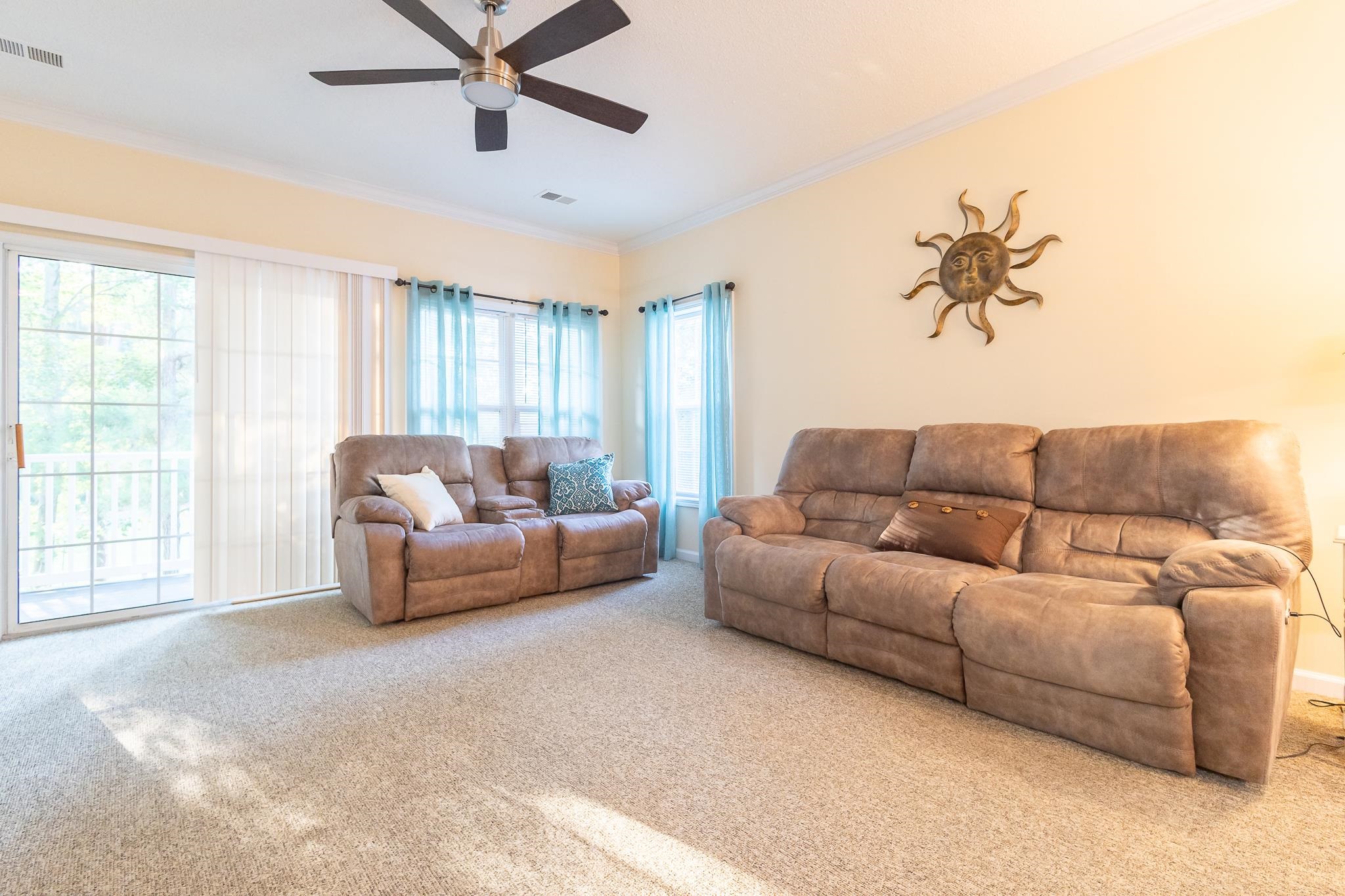 5828 Longwood Dr. Property Photo 12
