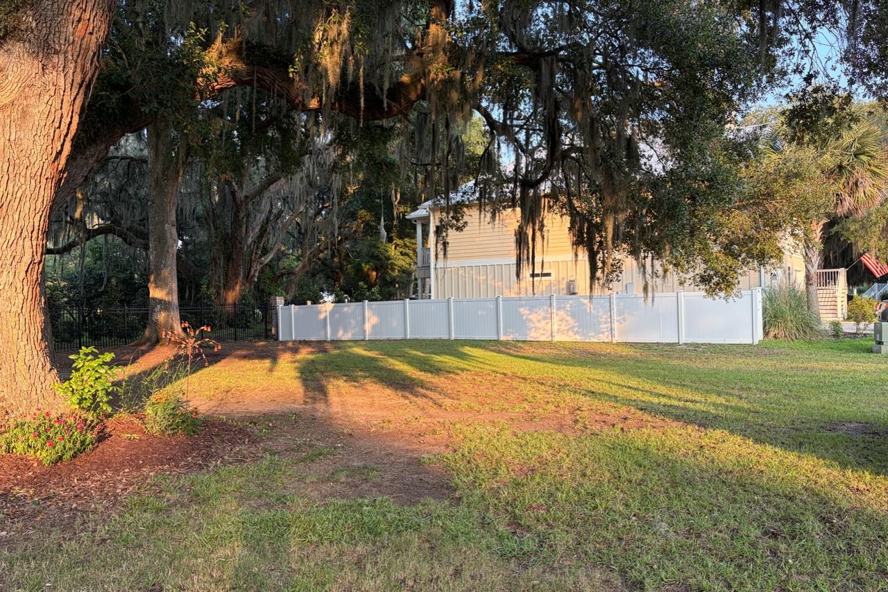 13 Flaggpoint L Flaggpoint Ln. Property Photo 4