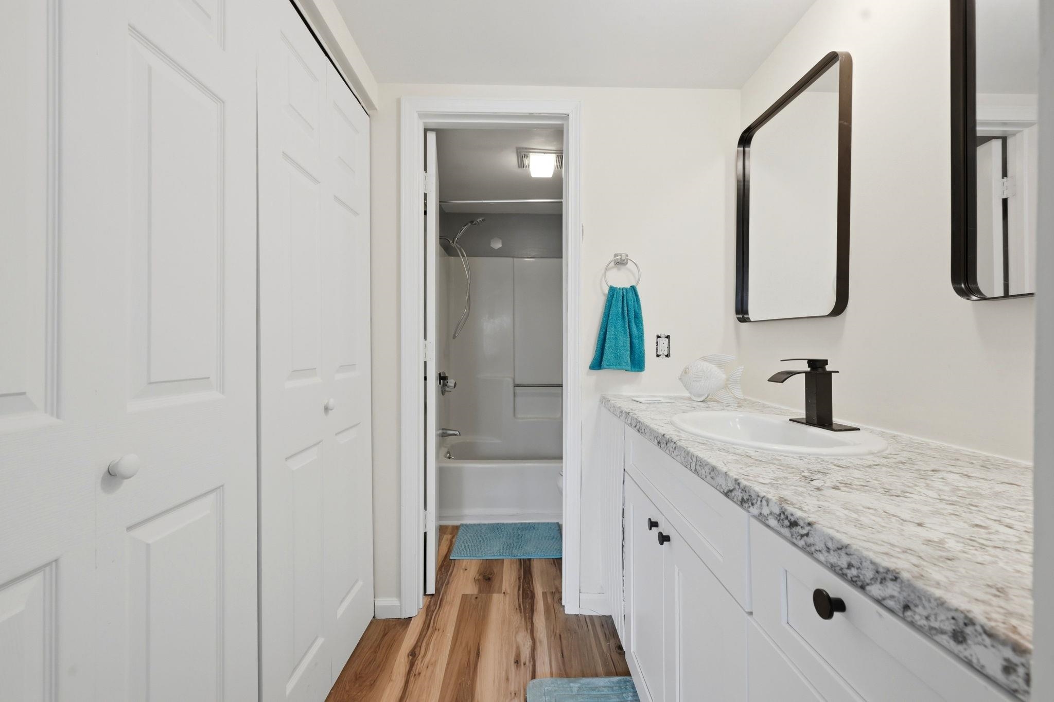 6850 Blue Heron Blvd. Property Photo 15
