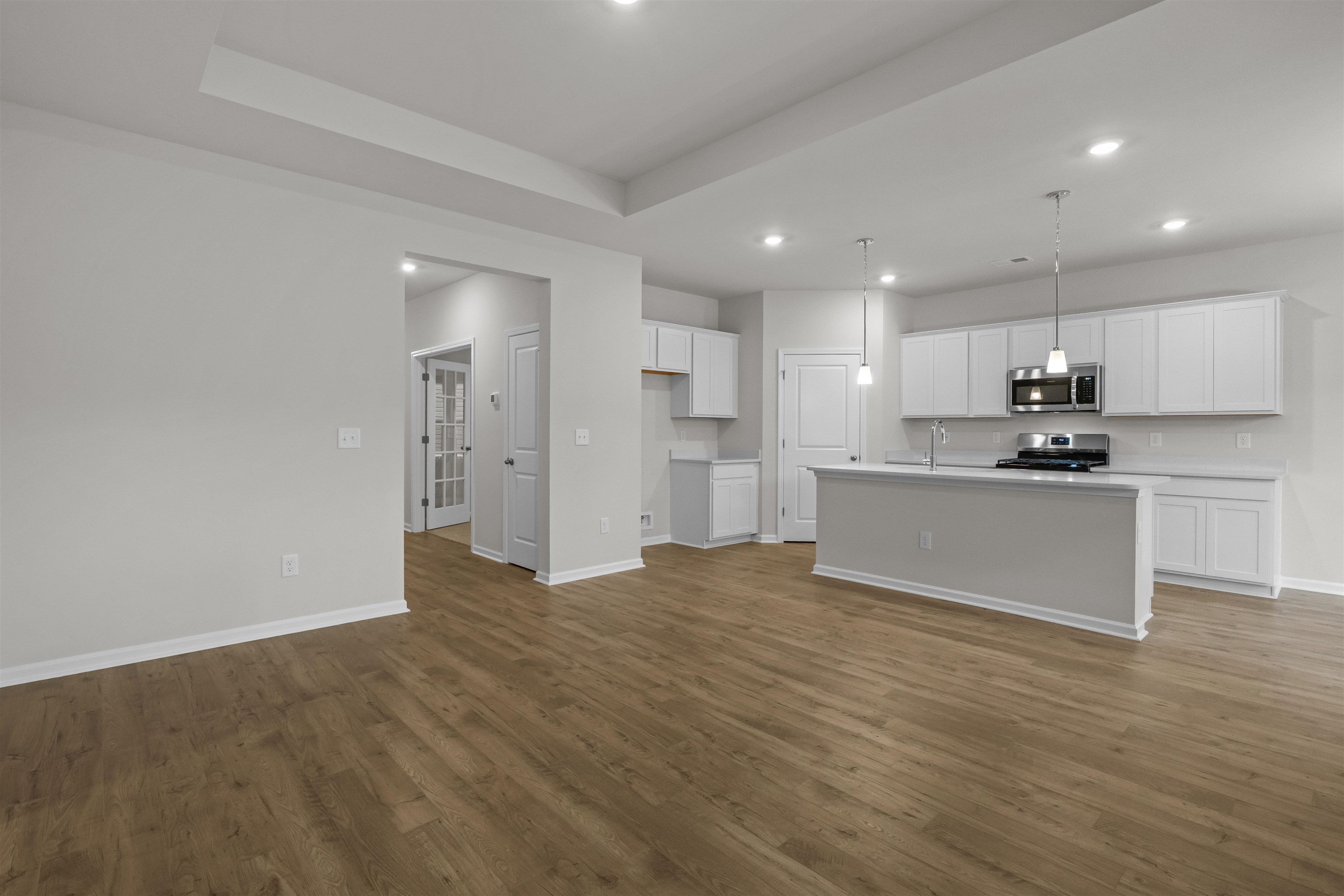 2400 Campton Loop Property Photo 7