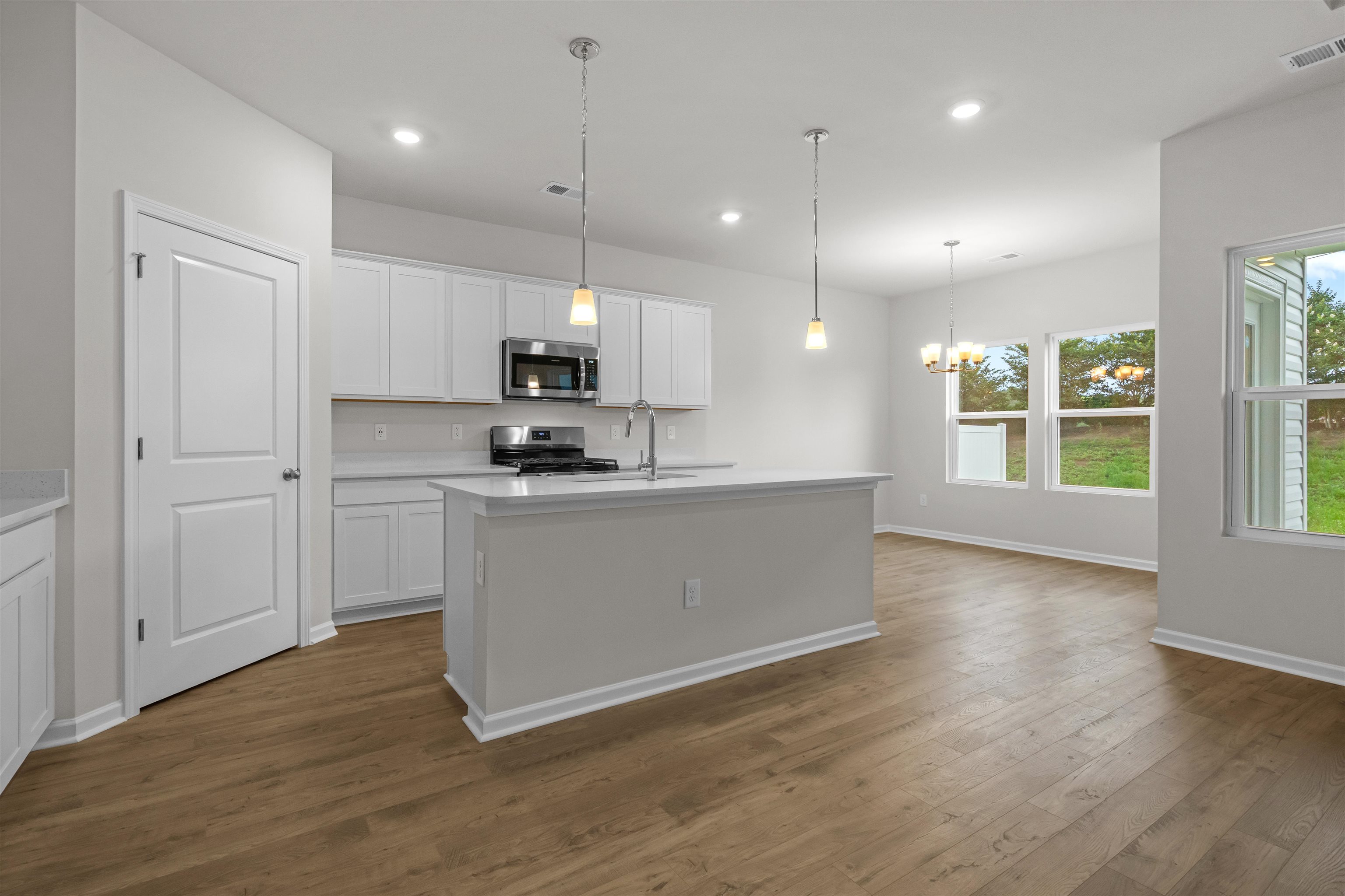 2400 Campton Loop Property Photo 10