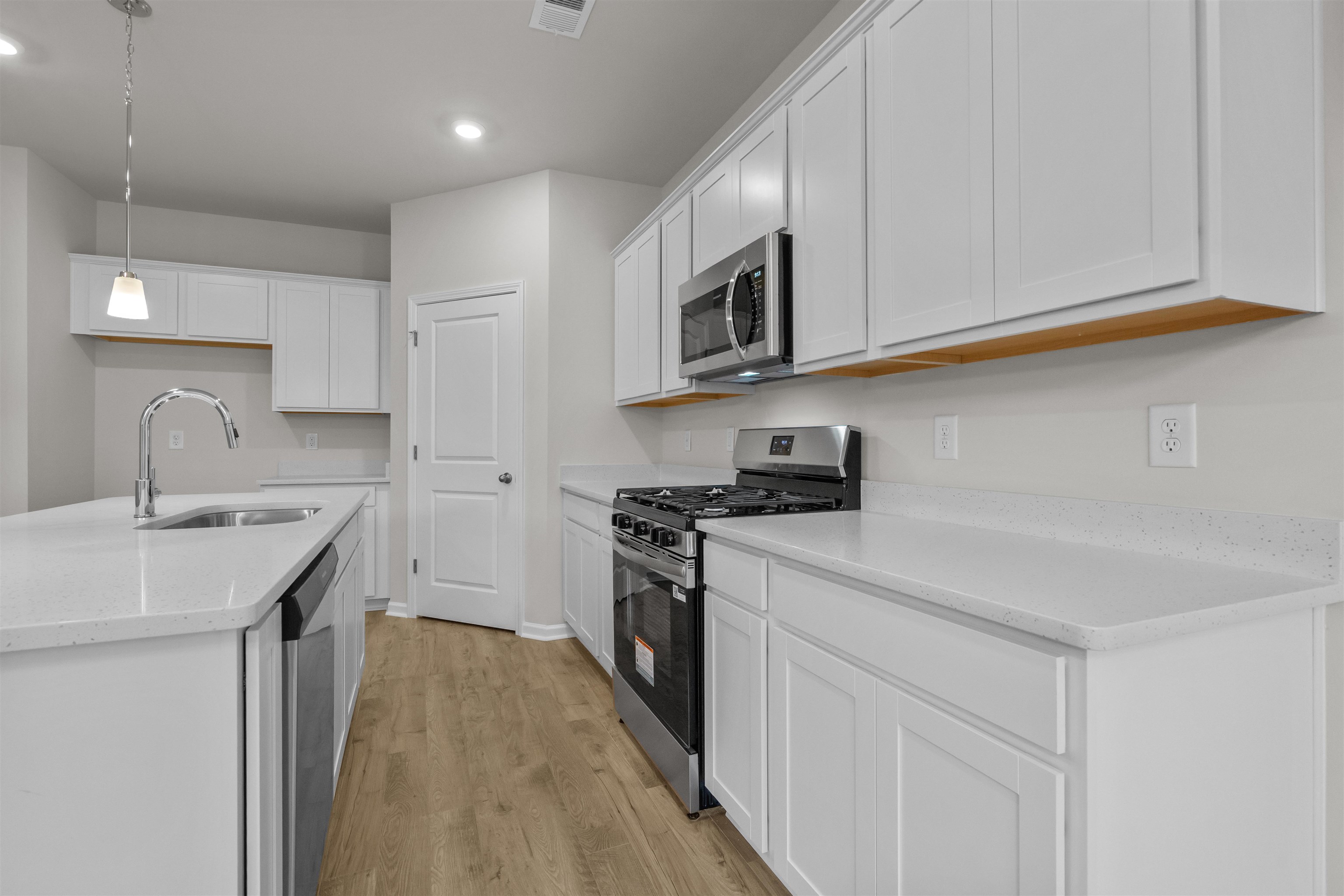 2400 Campton Loop Property Photo 12