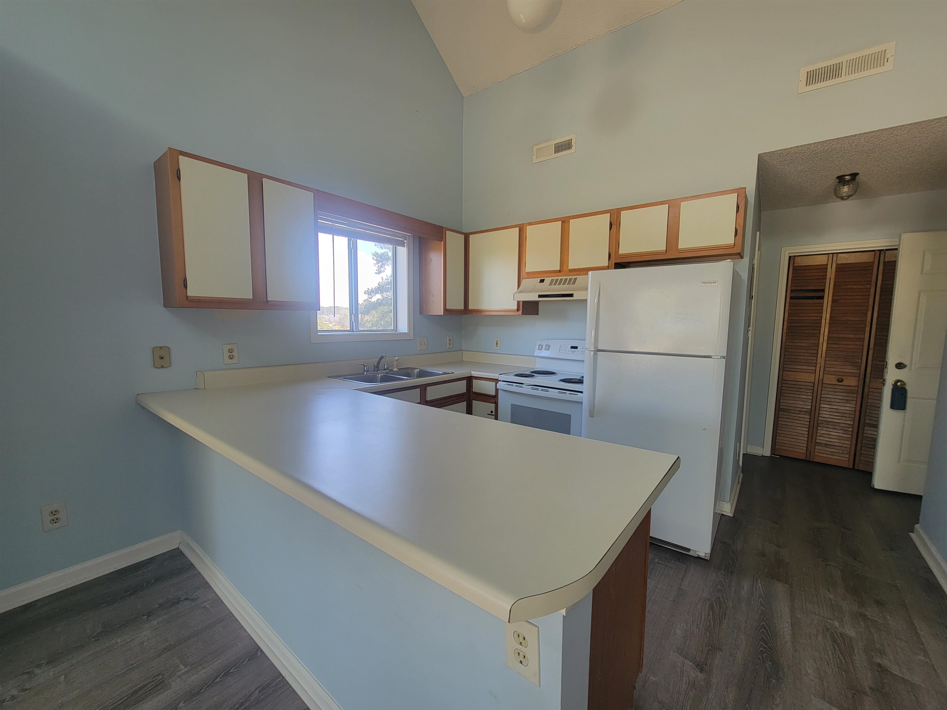 923 Fairwood Lakes Ln. Property Photo 3