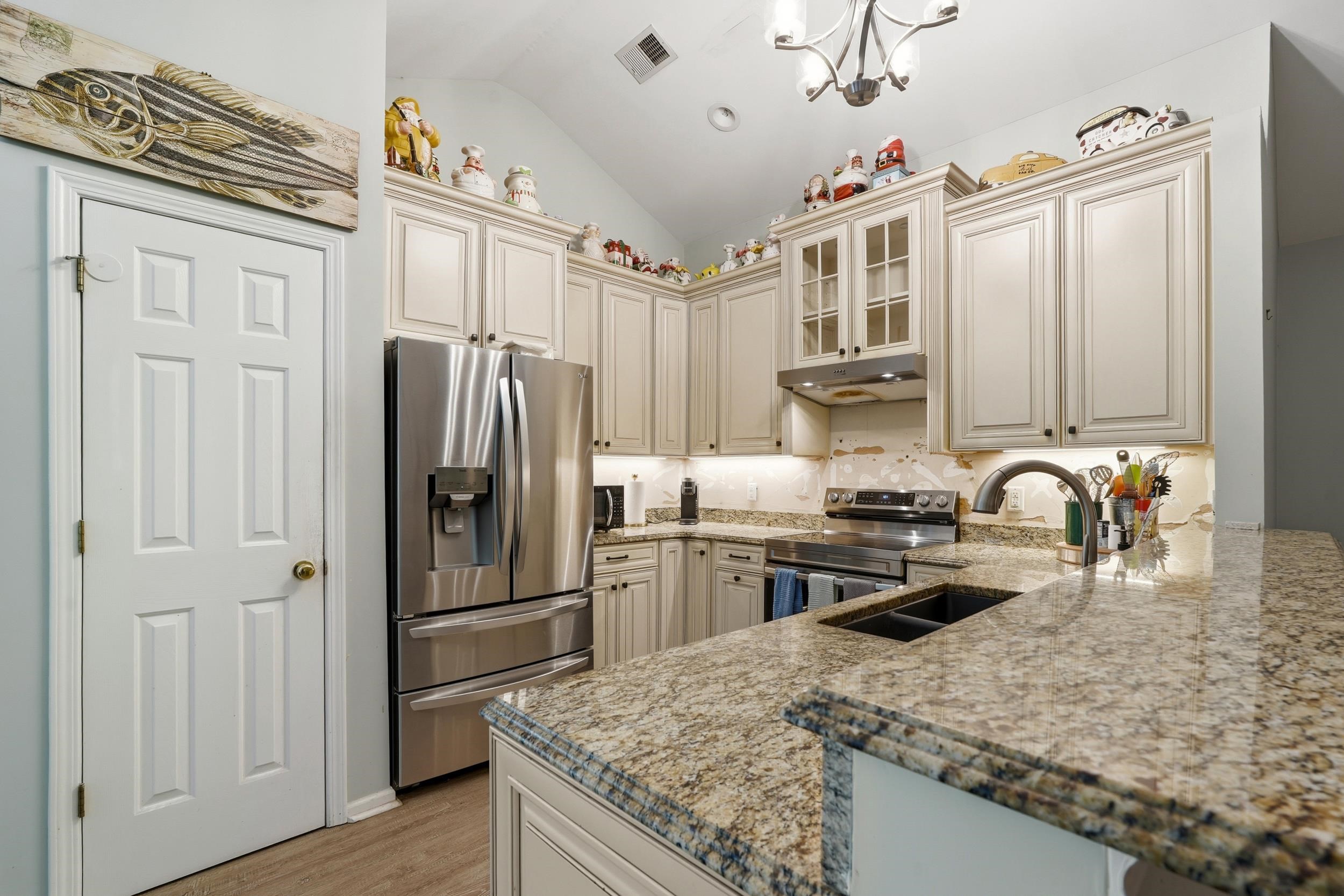 4550 Fringetree Dr. Property Photo 8