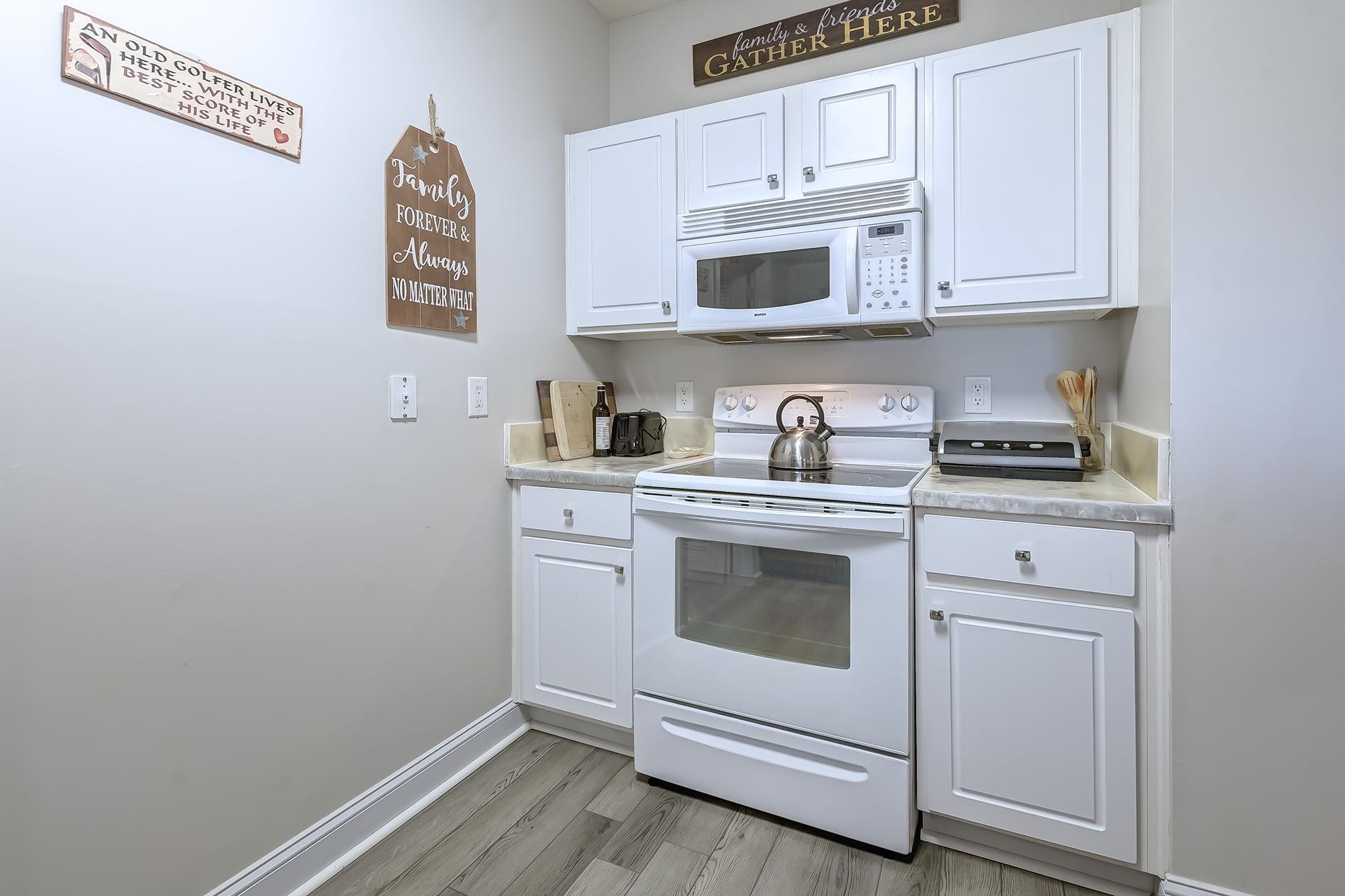 6010 Windsor Green Way Property Photo 13