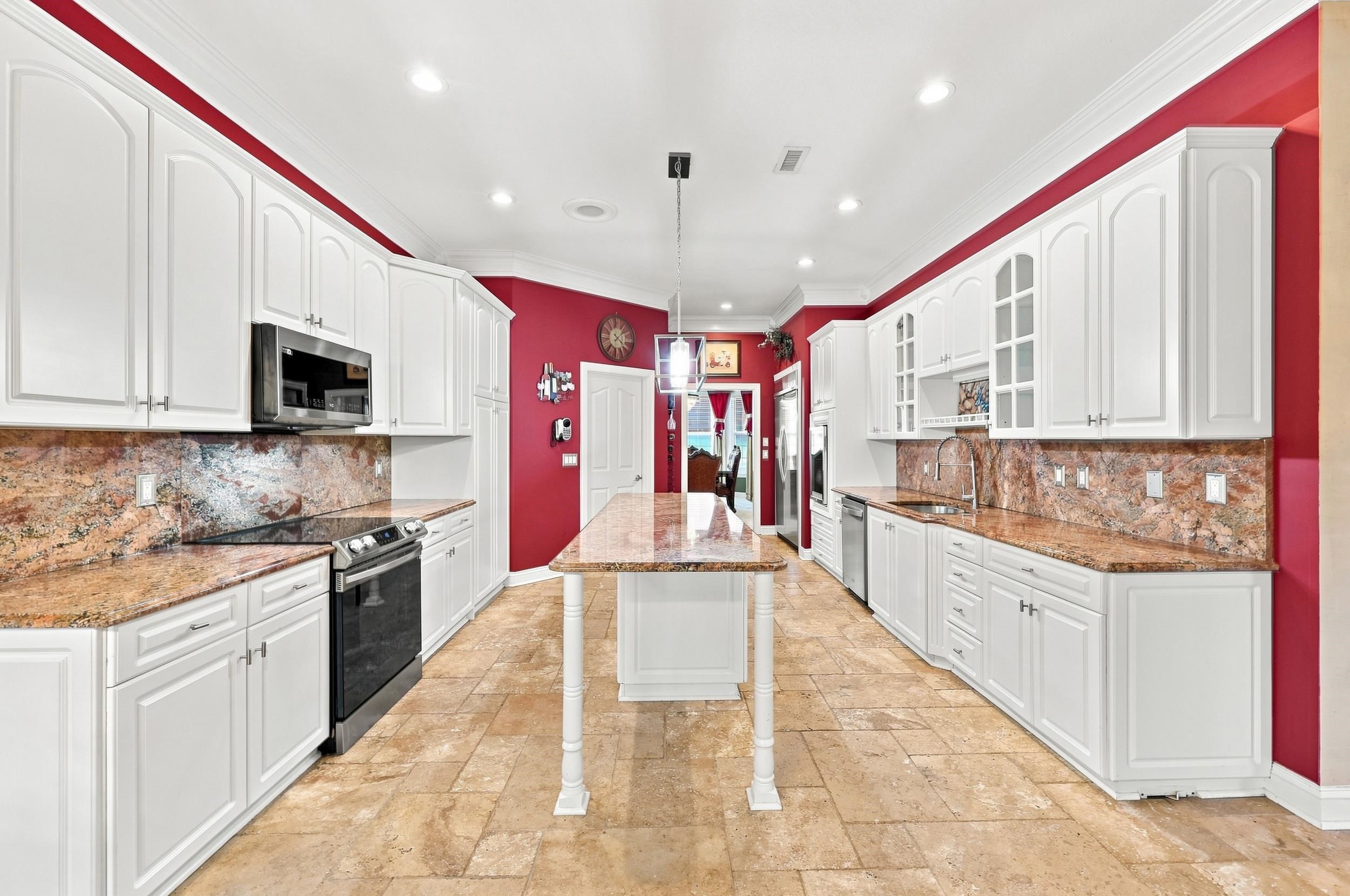2366 Island Way Property Photo 3