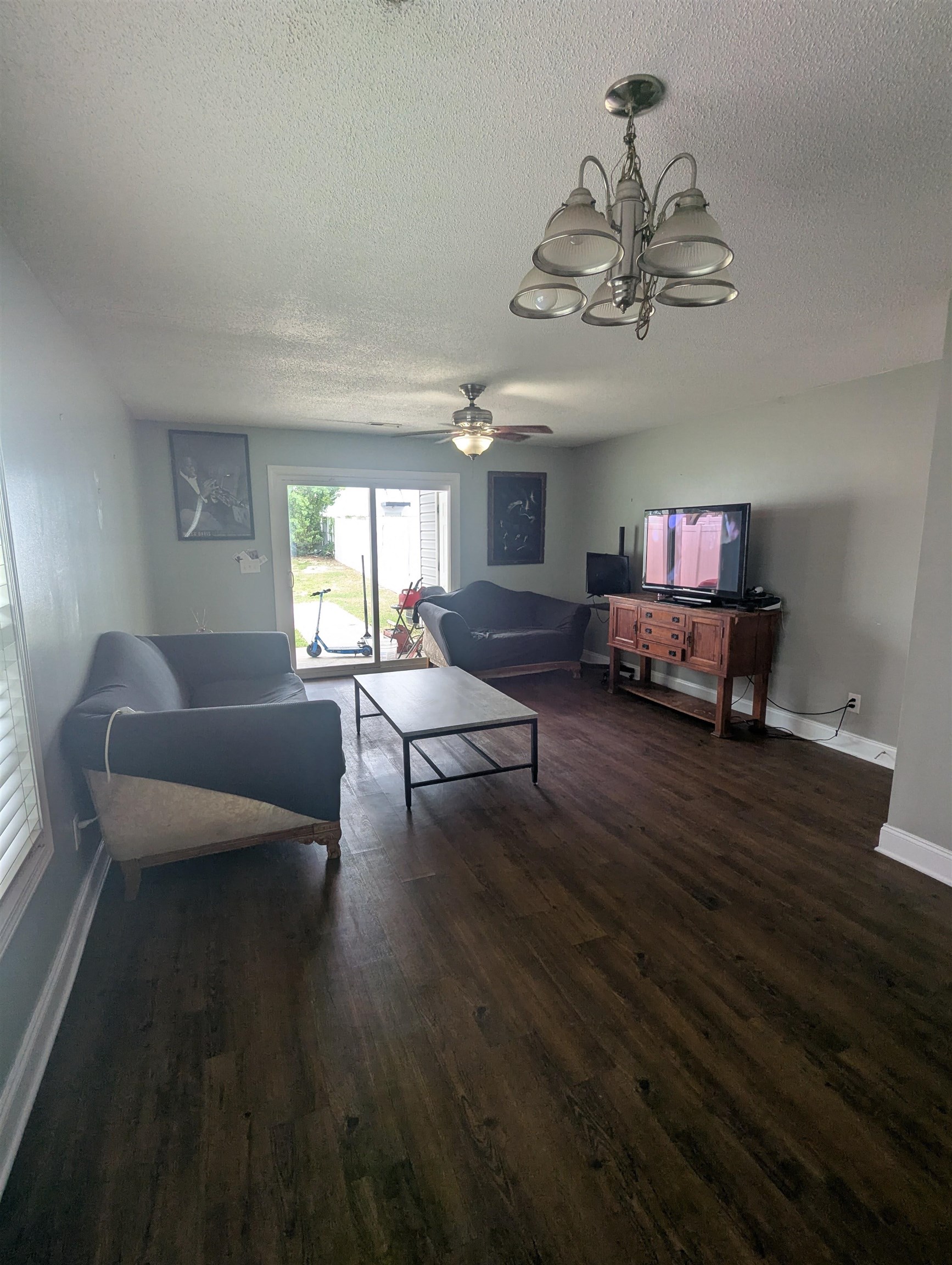 2711 Hilton Dr. Property Photo 2
