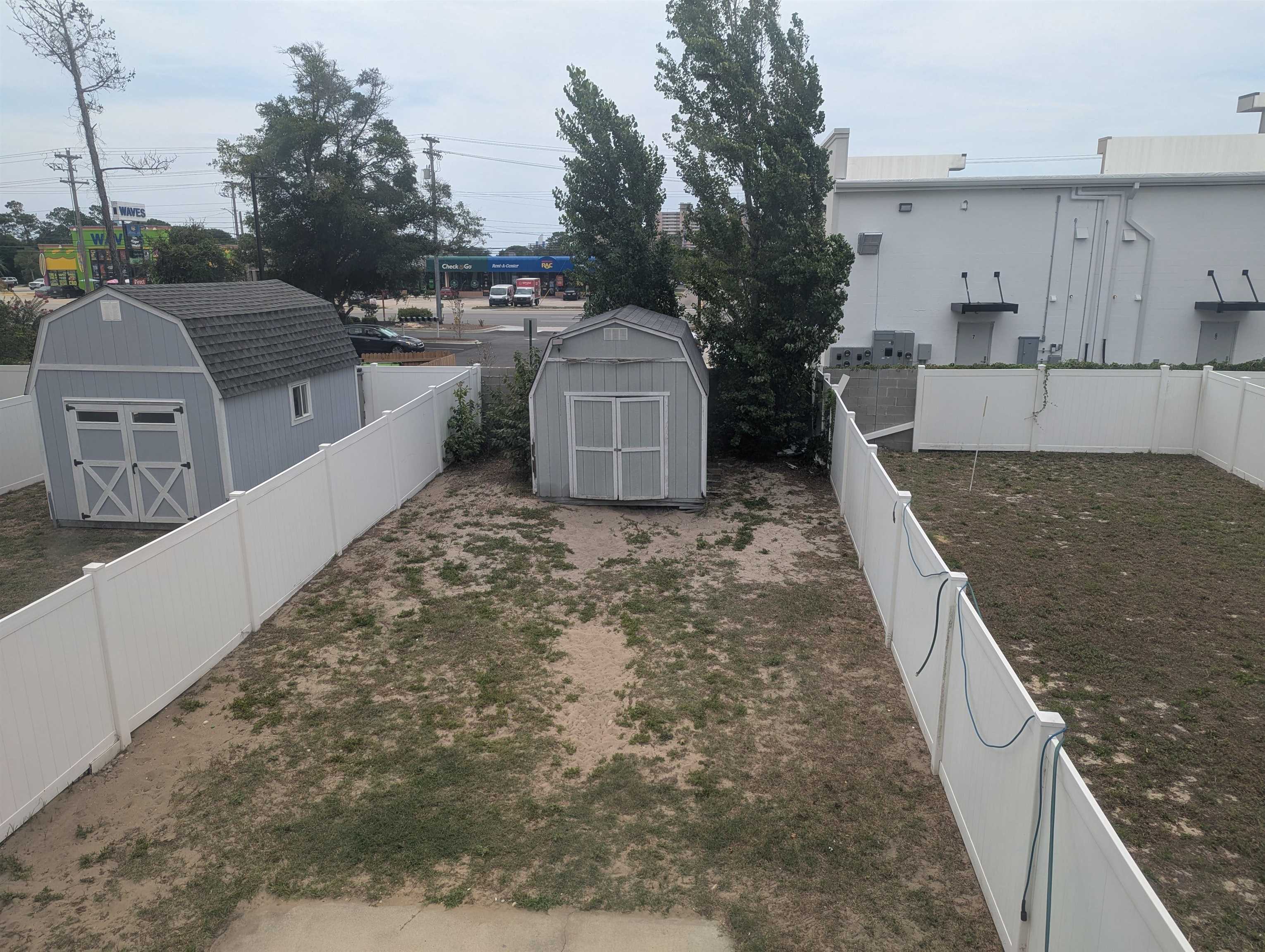 2711 Hilton Dr. Property Photo 10