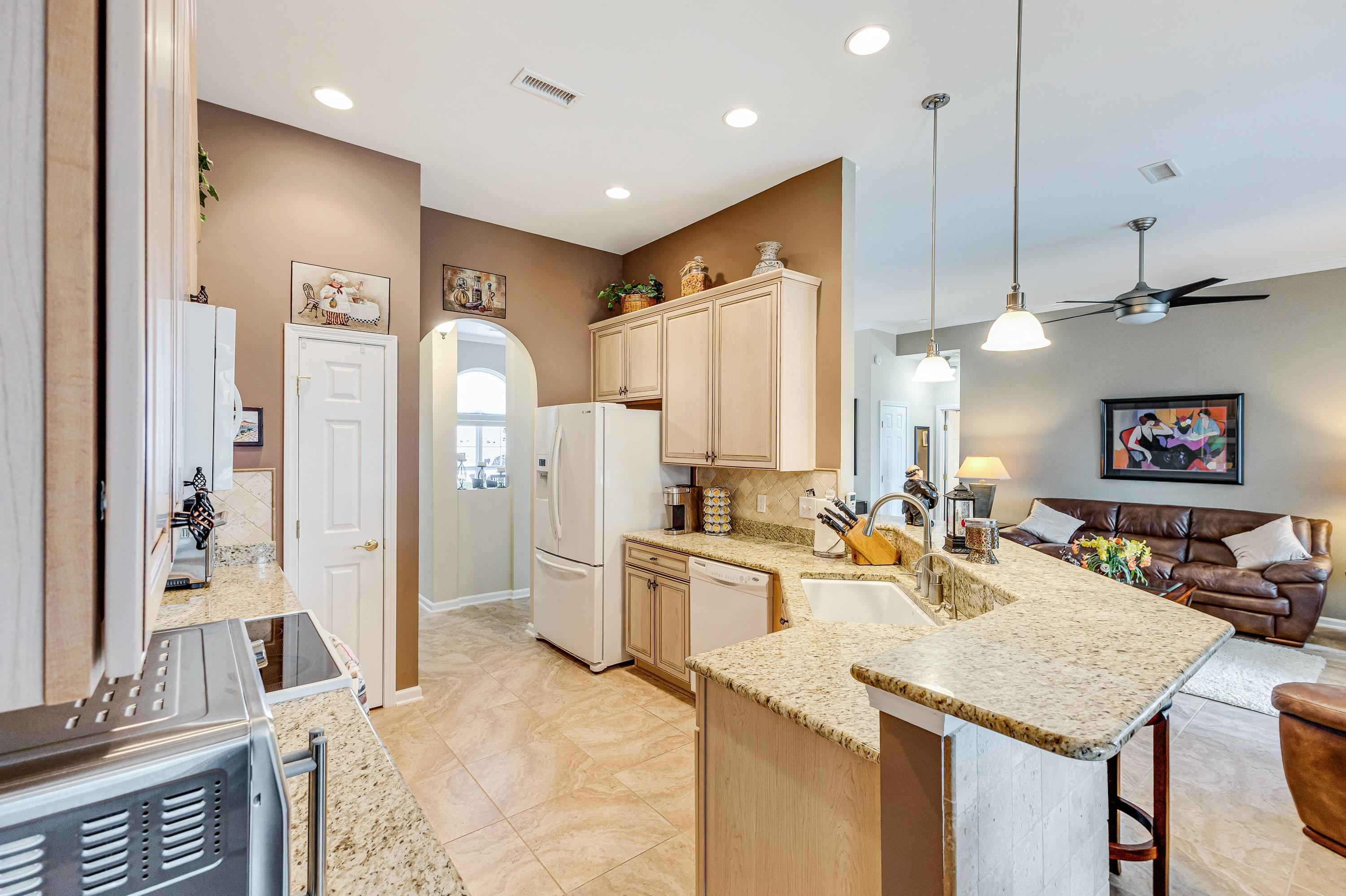 656 Meadowbrook Ln. Property Photo 12