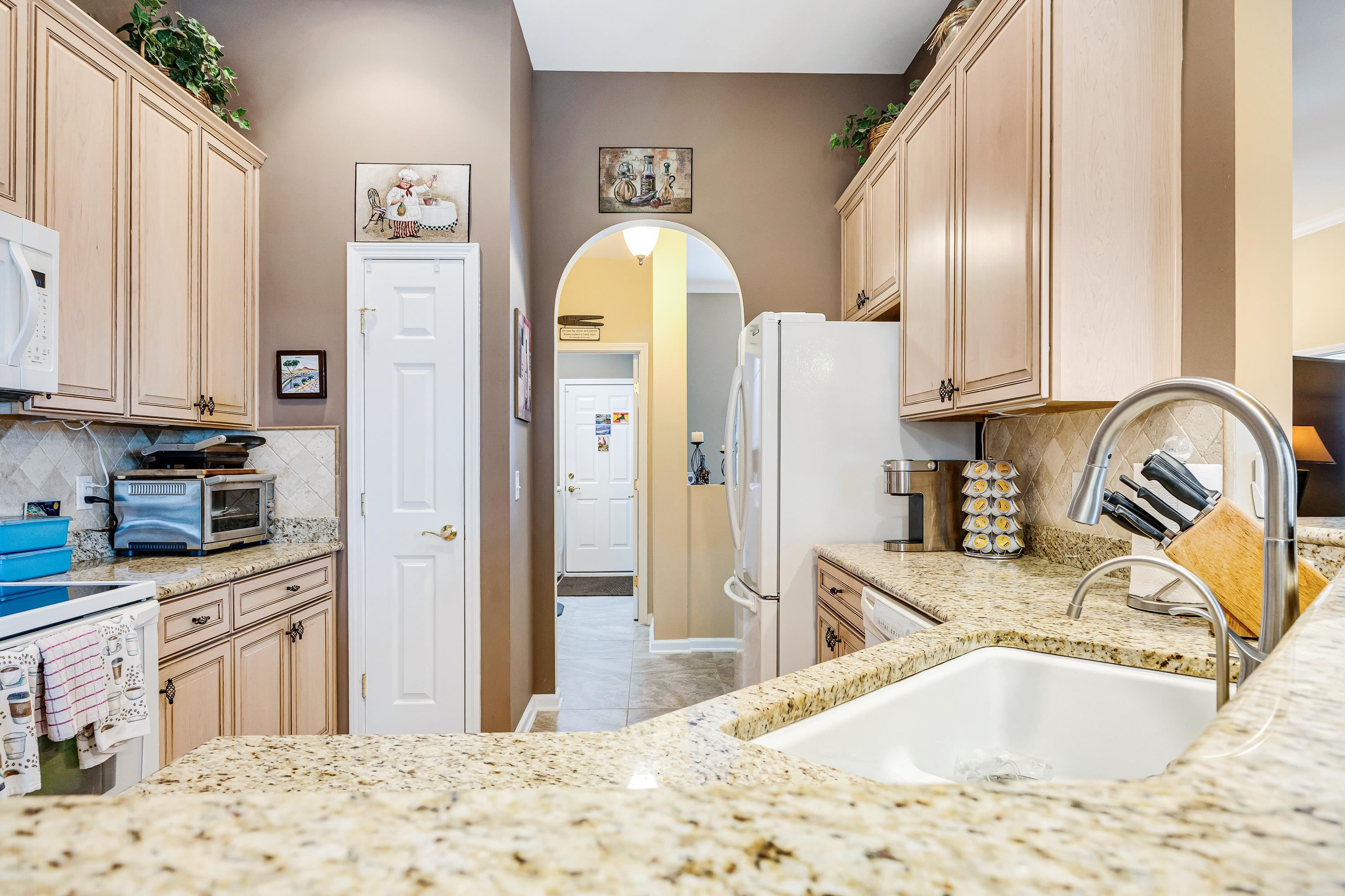 656 Meadowbrook Ln. Property Photo 13